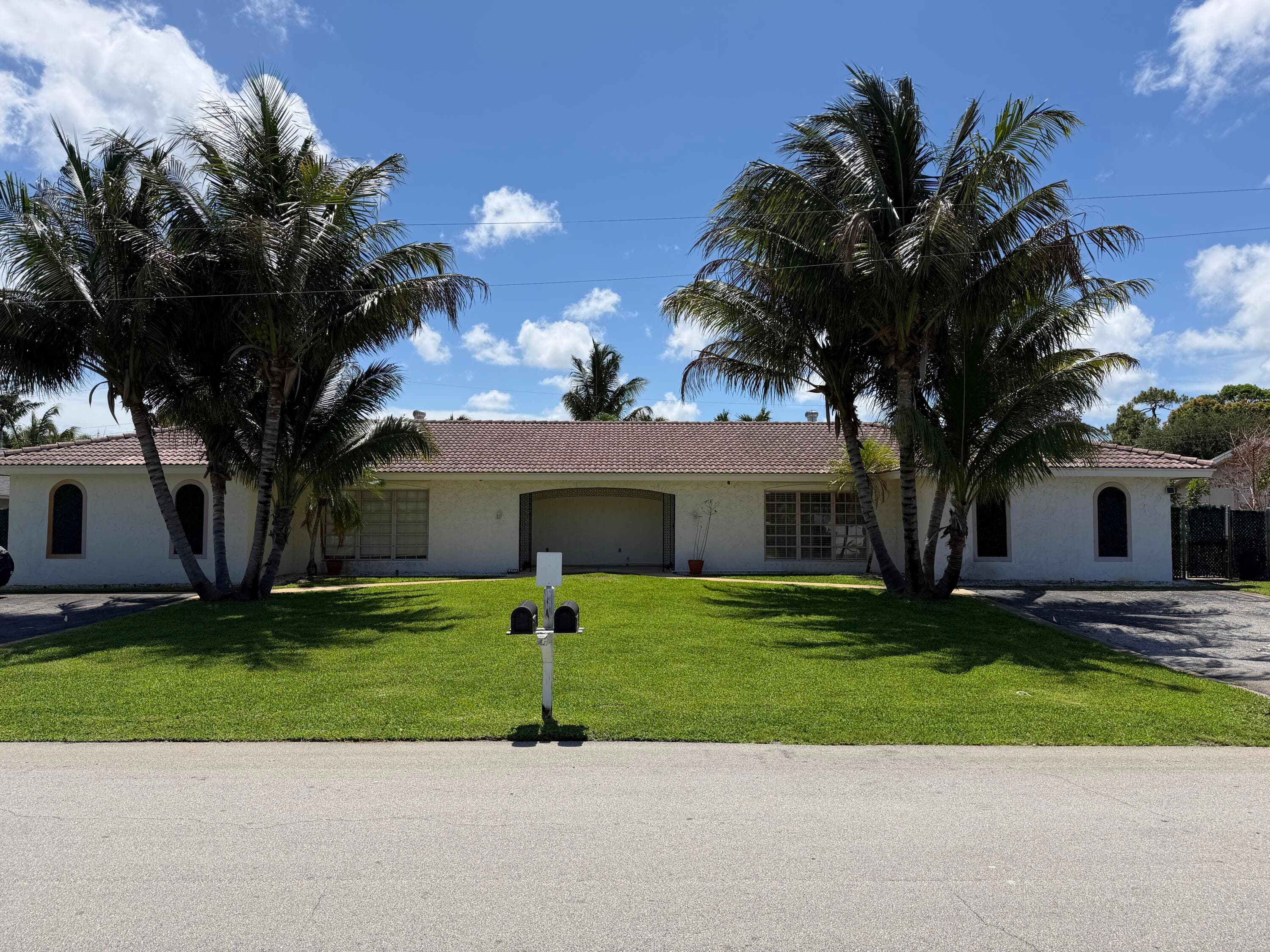 499 W Conference Drive, Boca Raton, FL 33486 — photo 2 of 31
