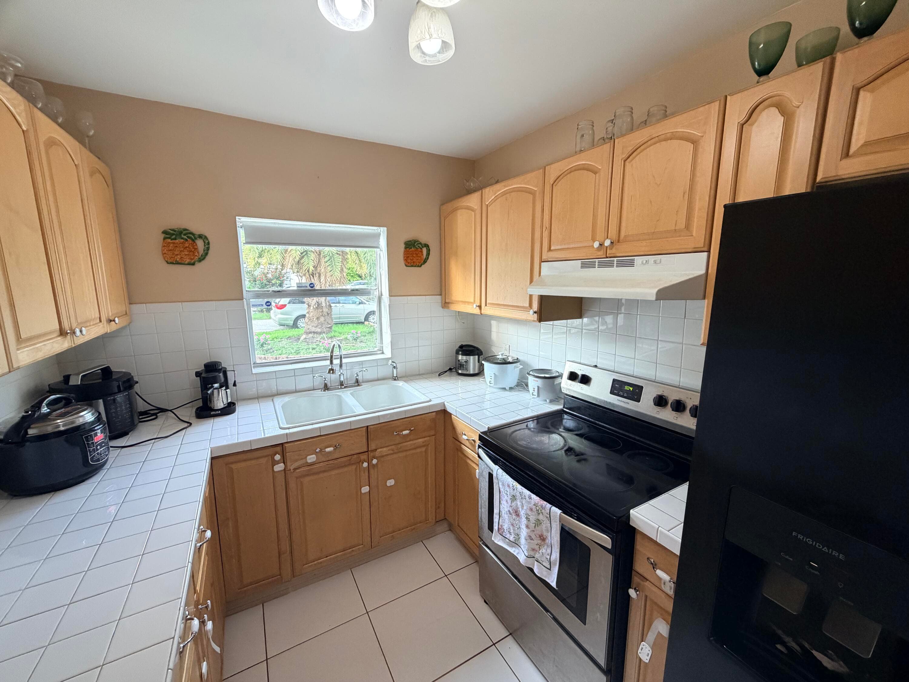 208 NW Avenue H Place, Belle Glade, FL 33430 — photo 3 of 50