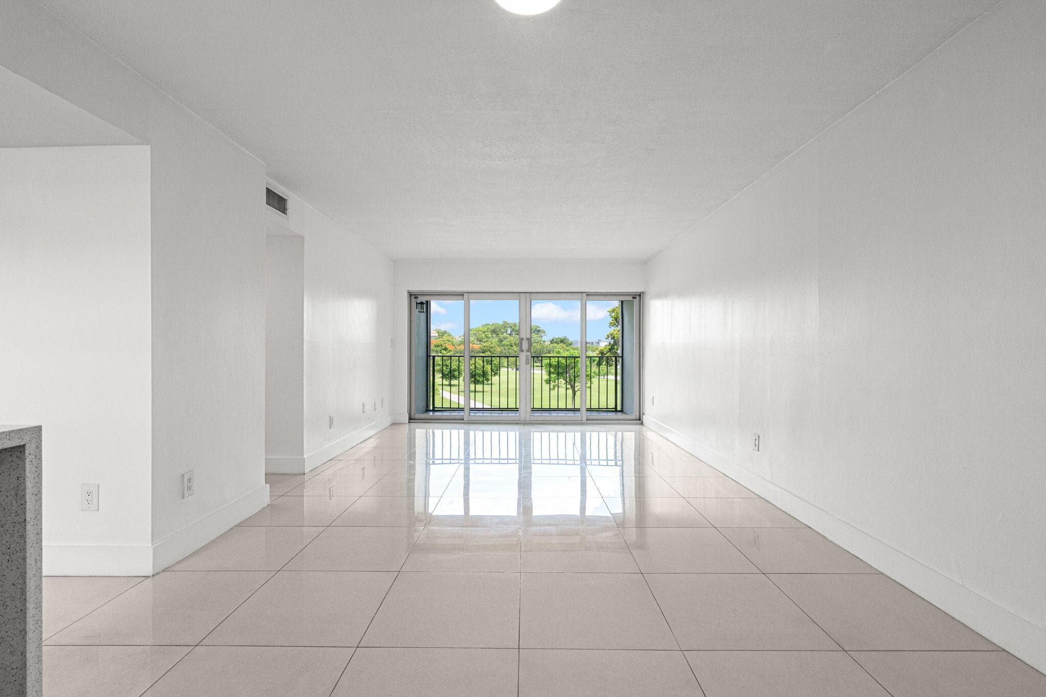 9170 Fontainebleau Boulevard 301, Miami, FL 33172 — photo 10 of 35