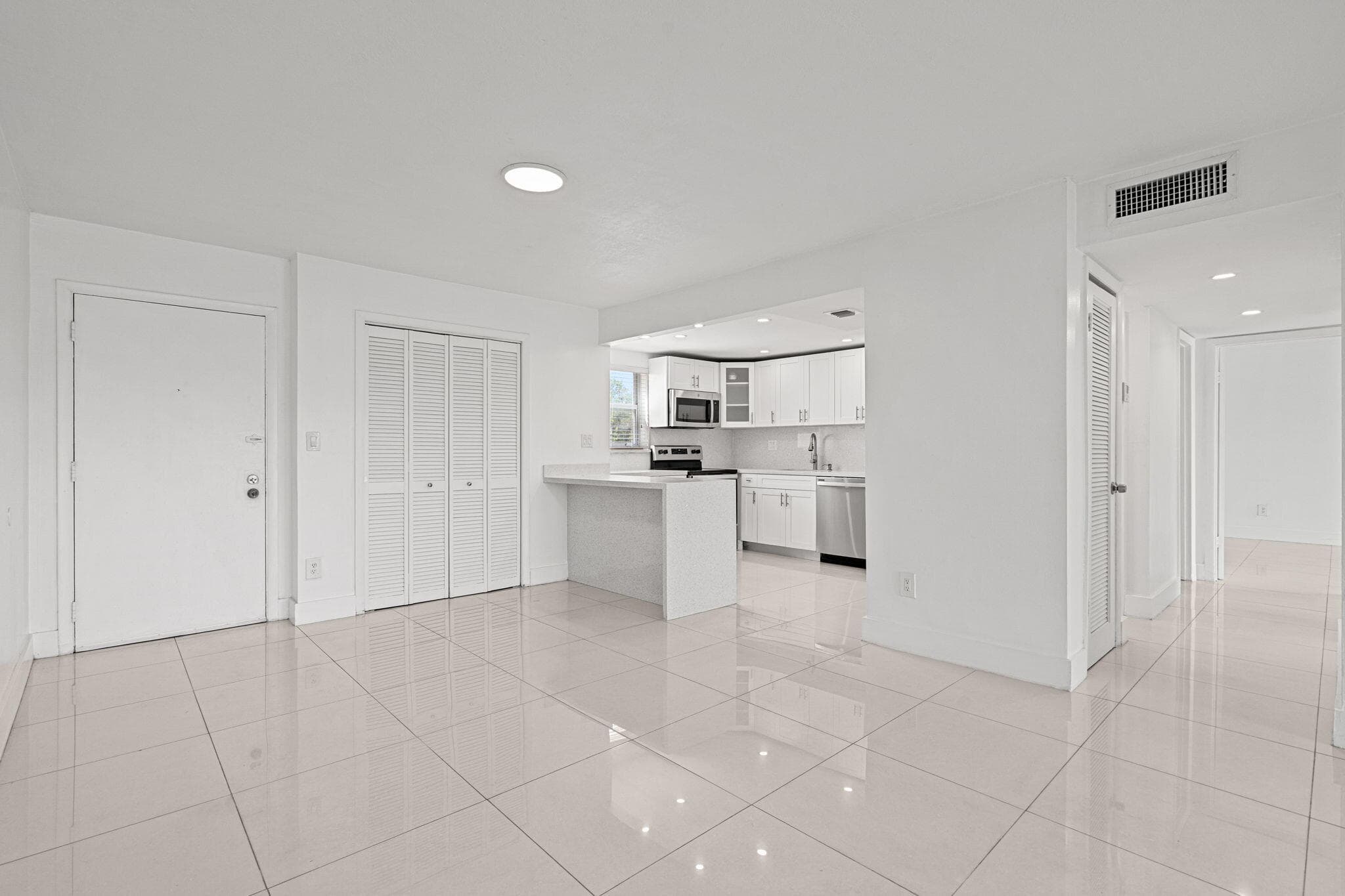 9170 Fontainebleau Boulevard 301, Miami, FL 33172 — photo 9 of 35