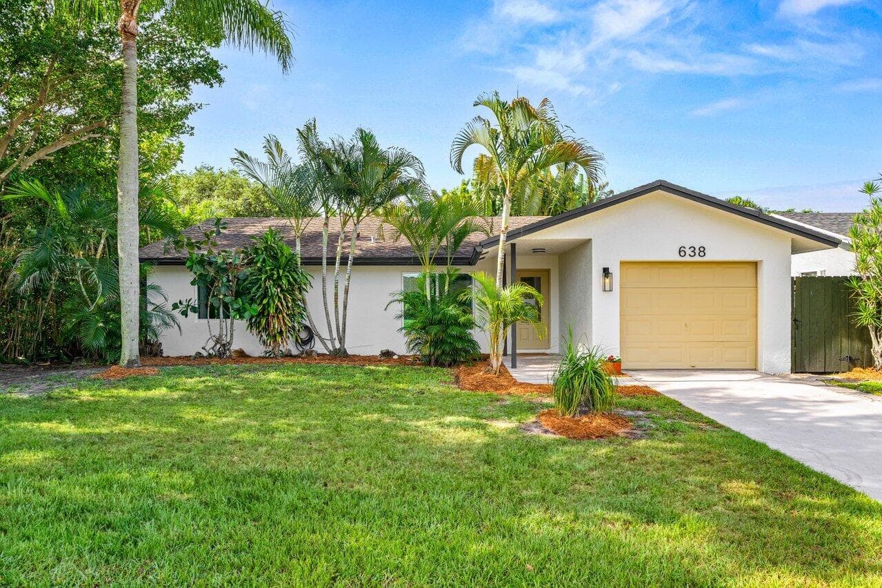 638 SW 4th Avenue, Boynton Beach, FL 33426 — photo 1 of 43
