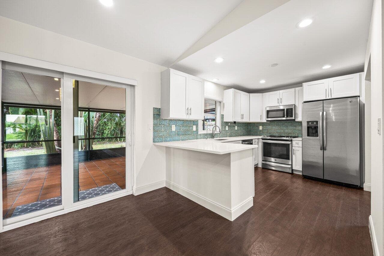 638 SW 4th Avenue, Boynton Beach, FL 33426 — photo 11 of 43