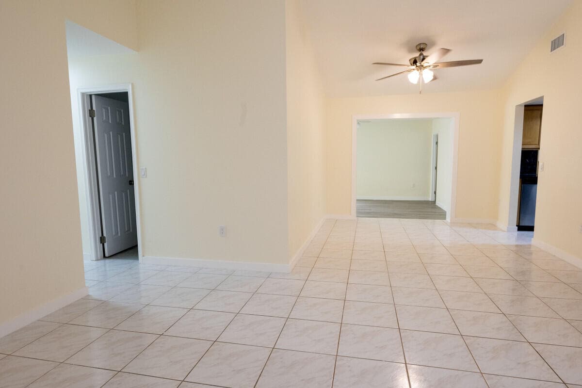 11500 NW 35th Place, Sunrise, FL 33323 — photo 4 of 7