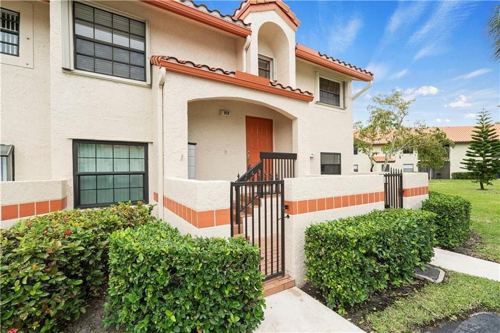 912 Congressional Way, Deerfield Beach, FL 33442 — photo 1 of 26