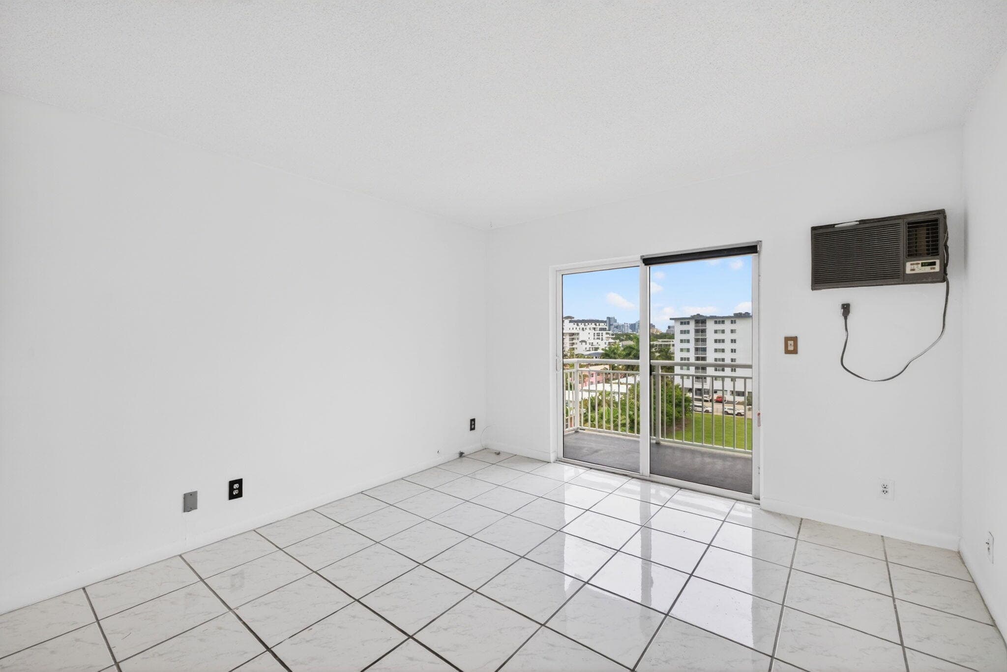 720 Orton Avenue 704, Fort Lauderdale, FL 33304 — photo 13 of 53