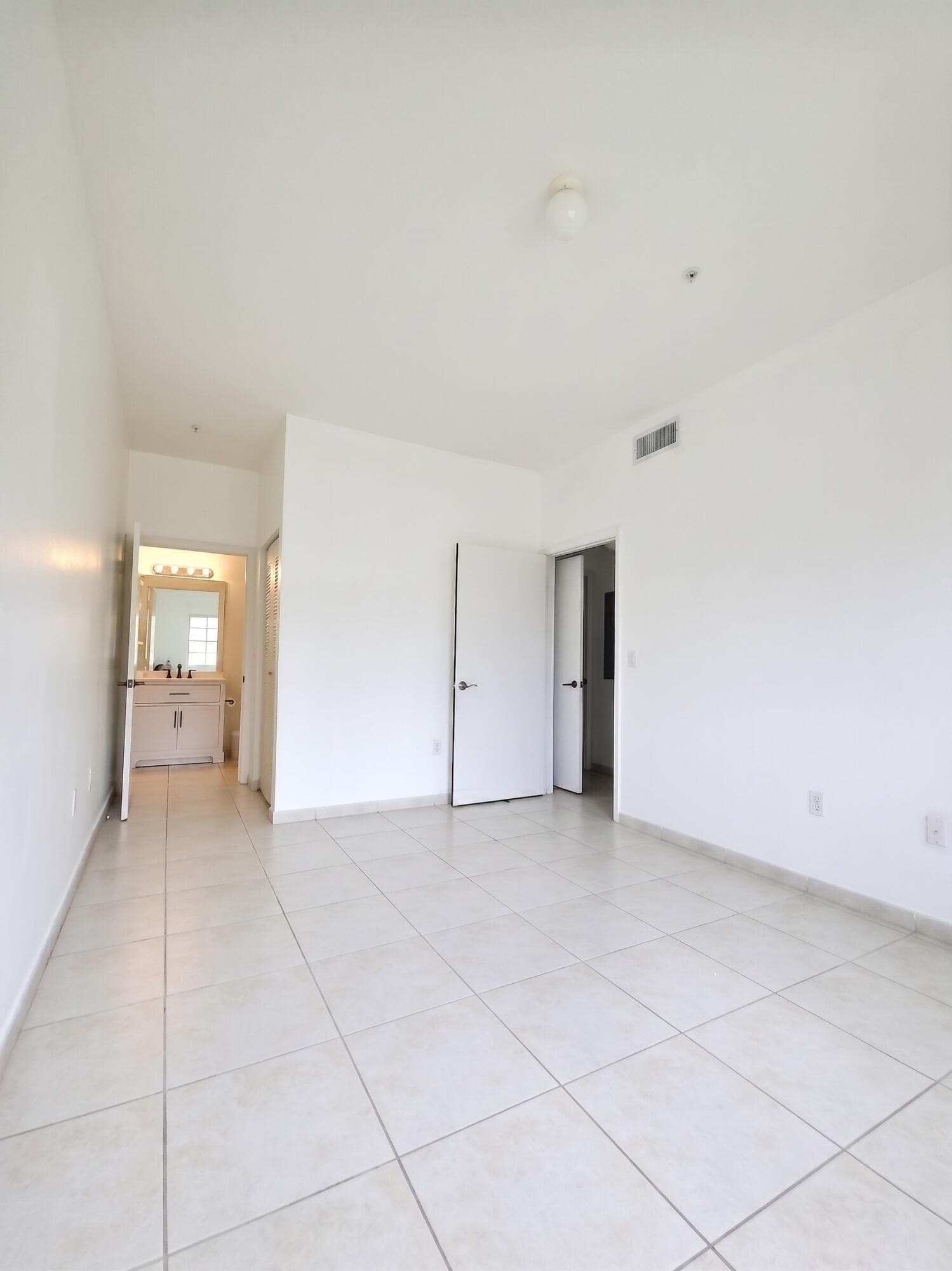 7240 NW 114th Avenue 304, Doral, FL 33178 — photo 12 of 15