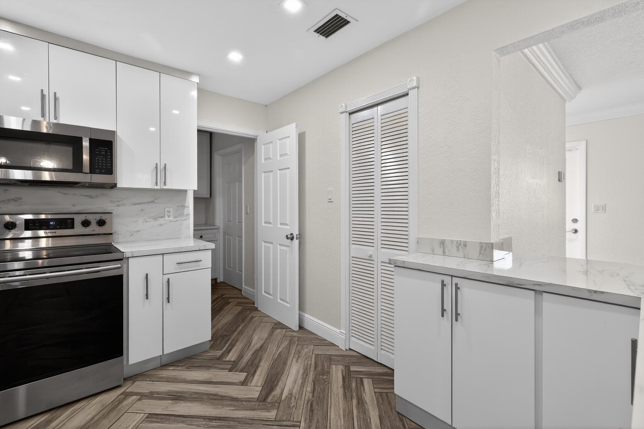 8580 NW 12th Street, Pembroke Pines, FL 33024 — photo 16 of 44