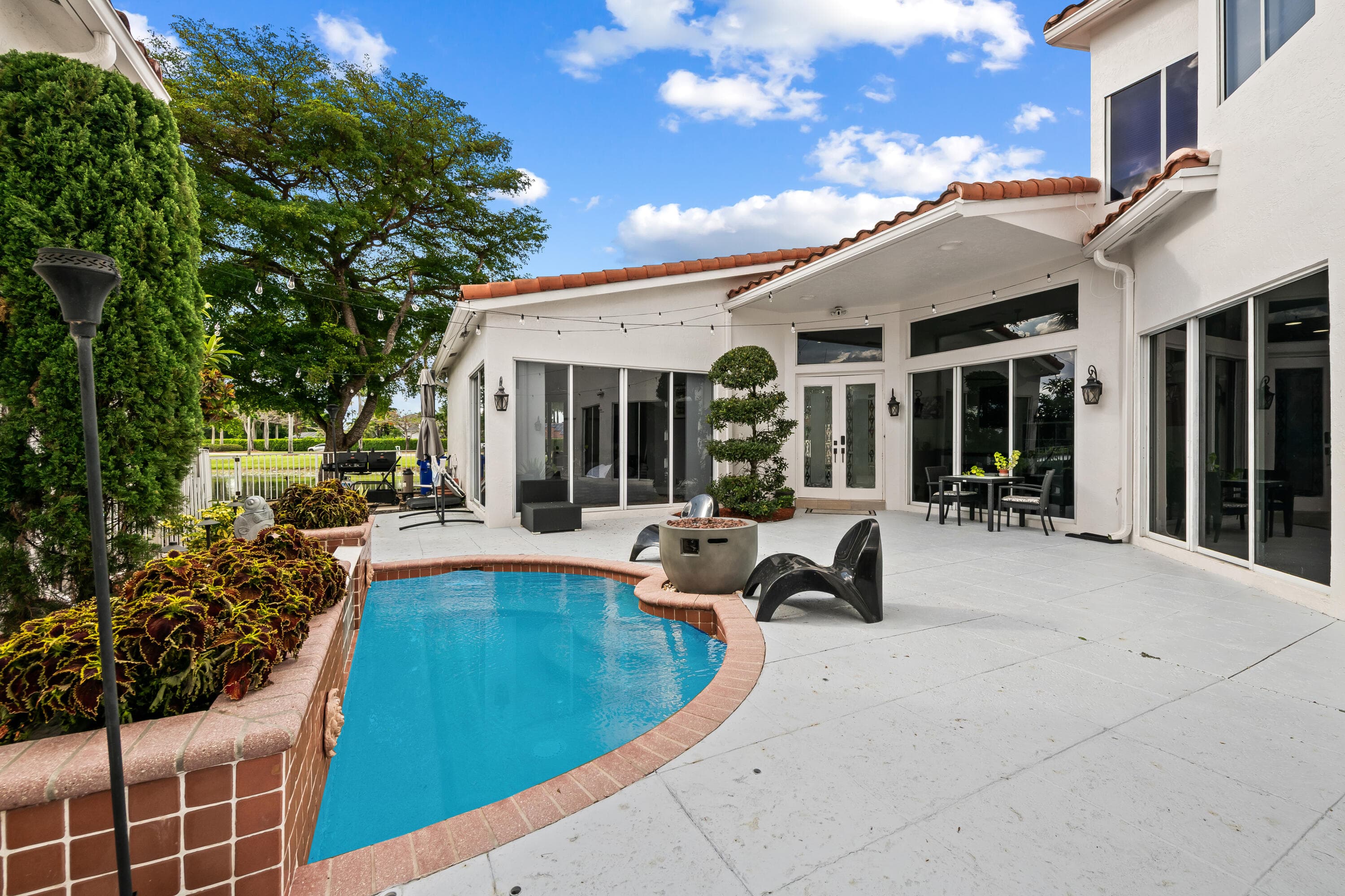980 Bel Aire Drive West, Pembroke Pines, FL 33027 — photo 9 of 73