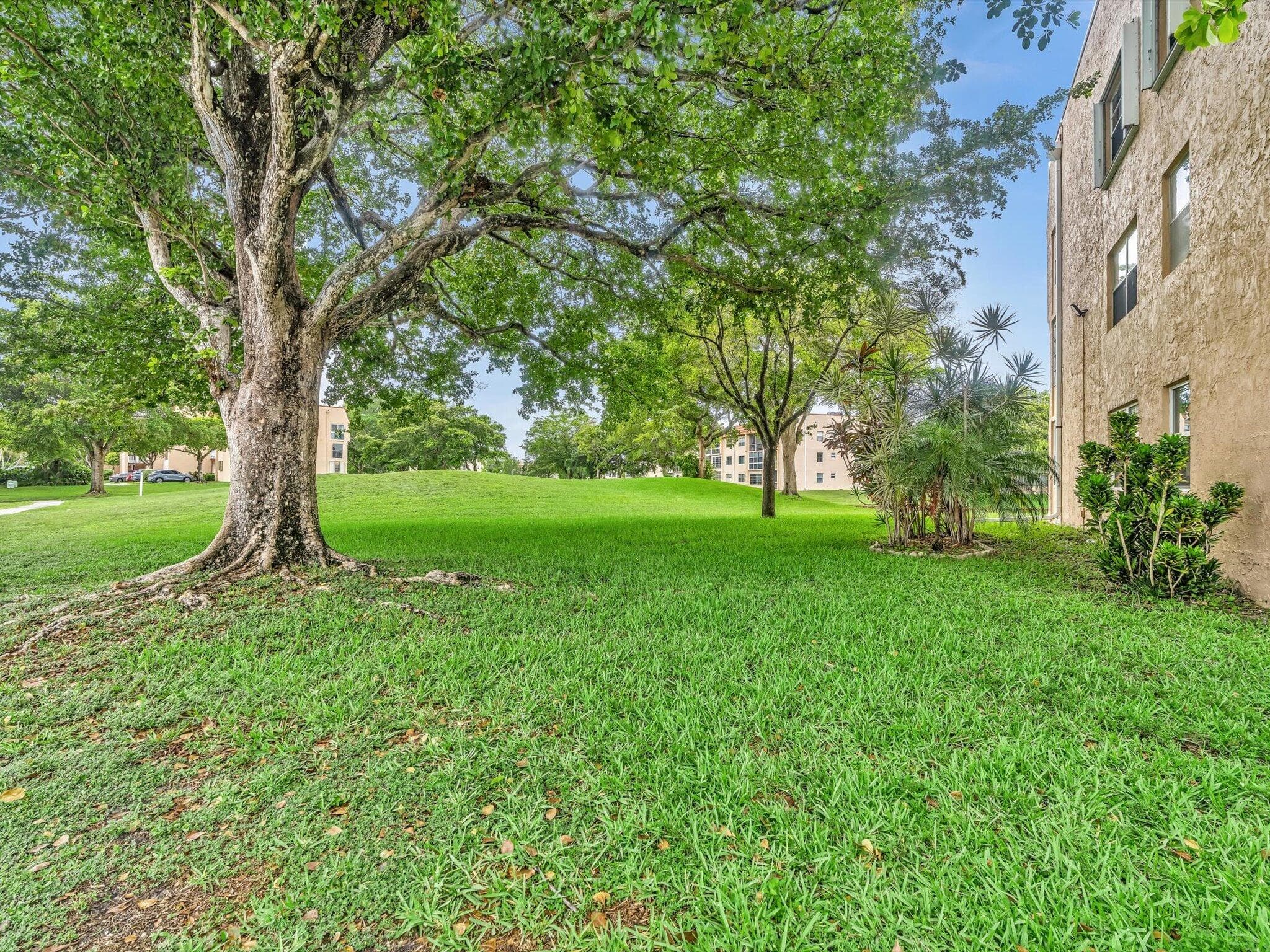 9301 Sunrise Lakes Boulevard, Sunrise, FL 33322 — photo 4 of 69