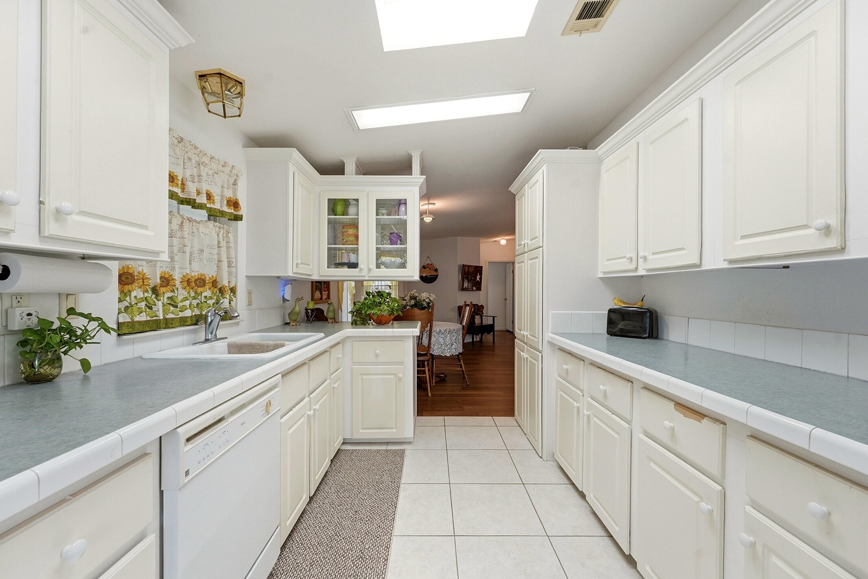 8355 SE Wren Avenue, Hobe Sound, FL 33455 — photo 12 of 39
