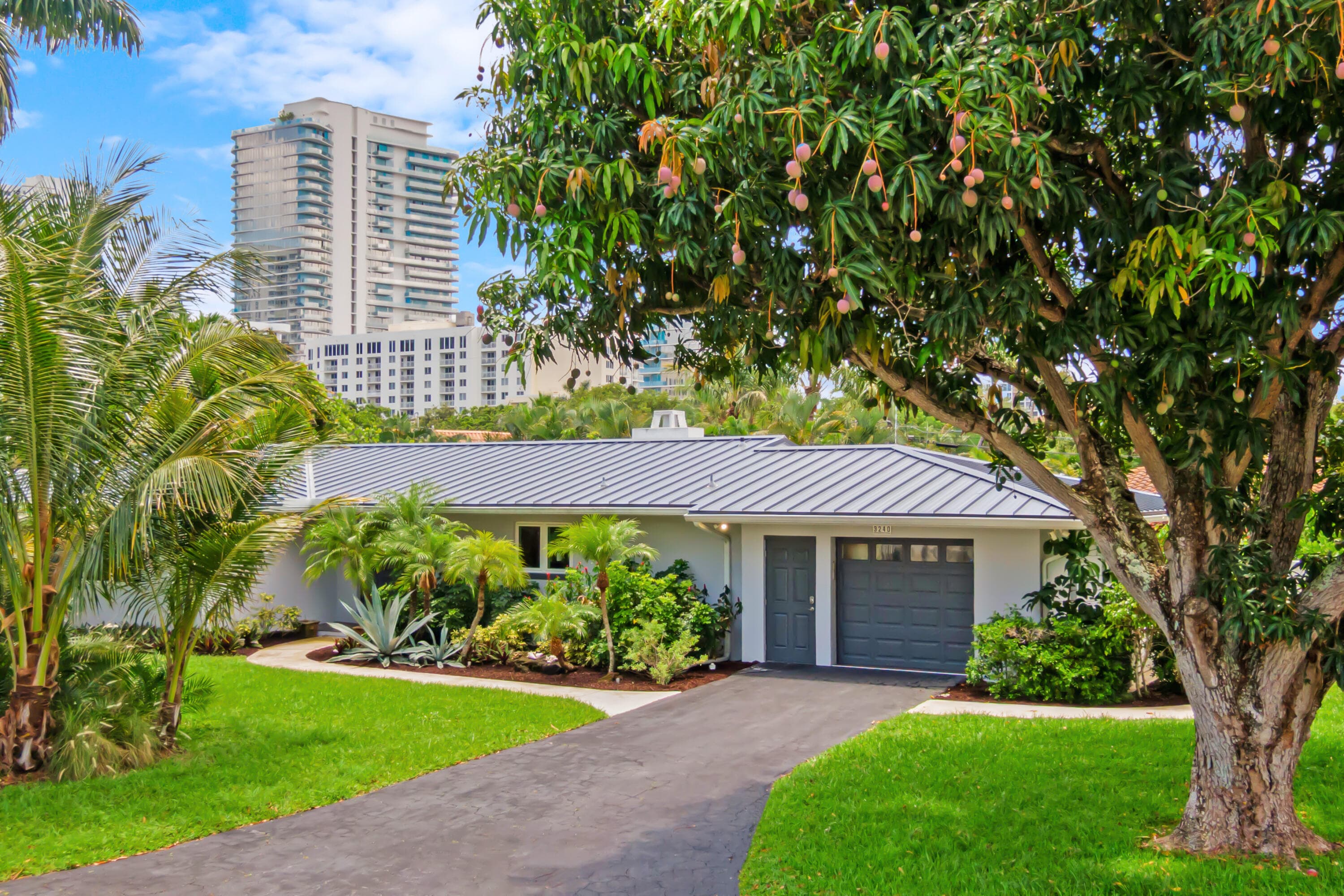 3240 Lakeview Drive, Pompano Beach, FL 33062 — photo 2 of 53