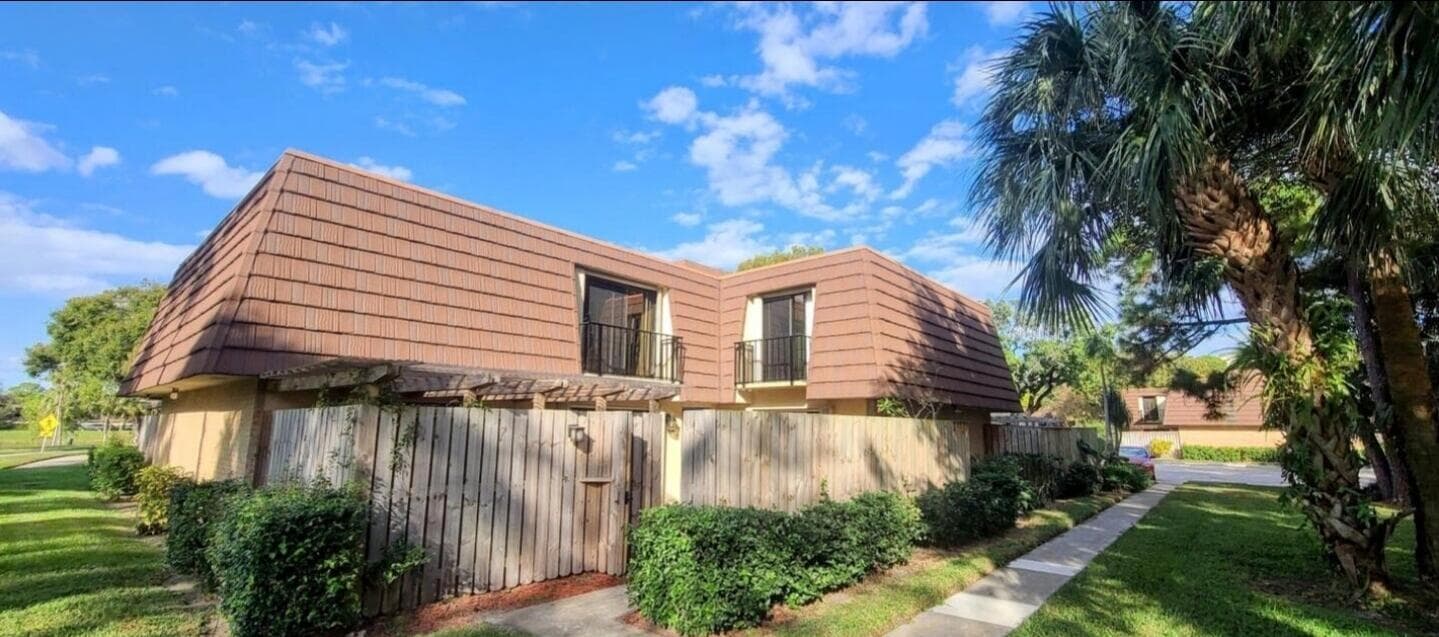121 1st Lane, Palm Beach Gardens, FL 33418 — photo 15 of 47