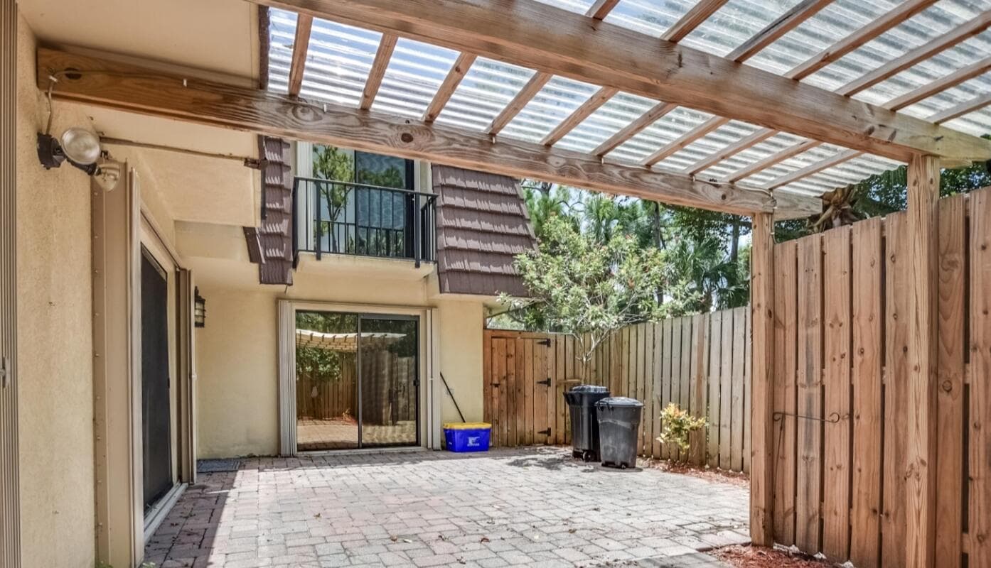 121 1st Lane, Palm Beach Gardens, FL 33418 — photo 17 of 47