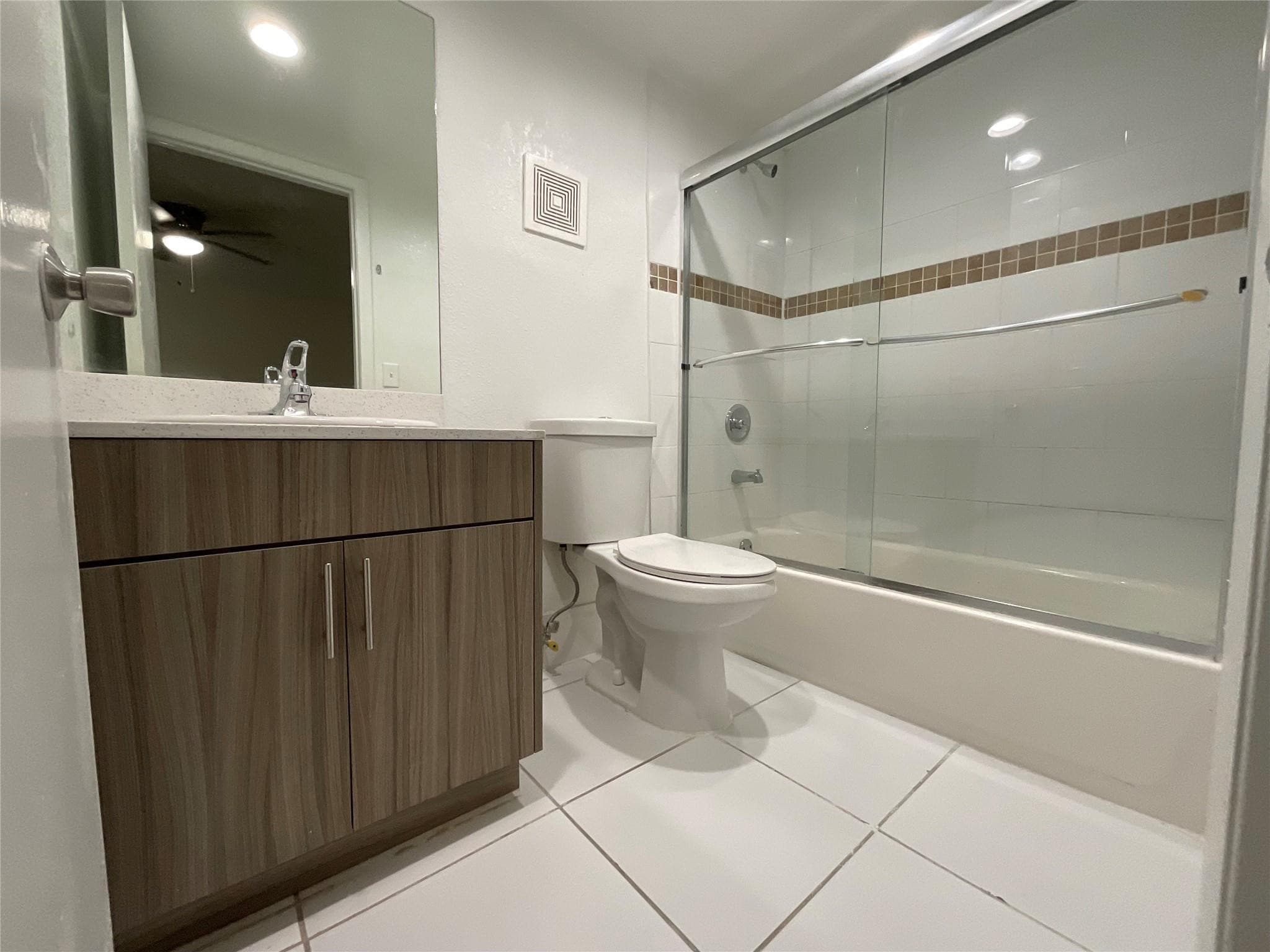 19455 NE 10 Avenue 5-523, North Miami Beach, FL 33179 — photo 5 of 17