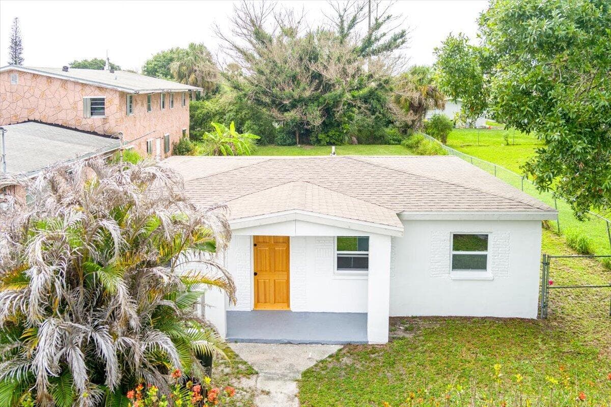 1110 N 22nd Street, Fort Pierce, FL 34950 — photo 2 of 48
