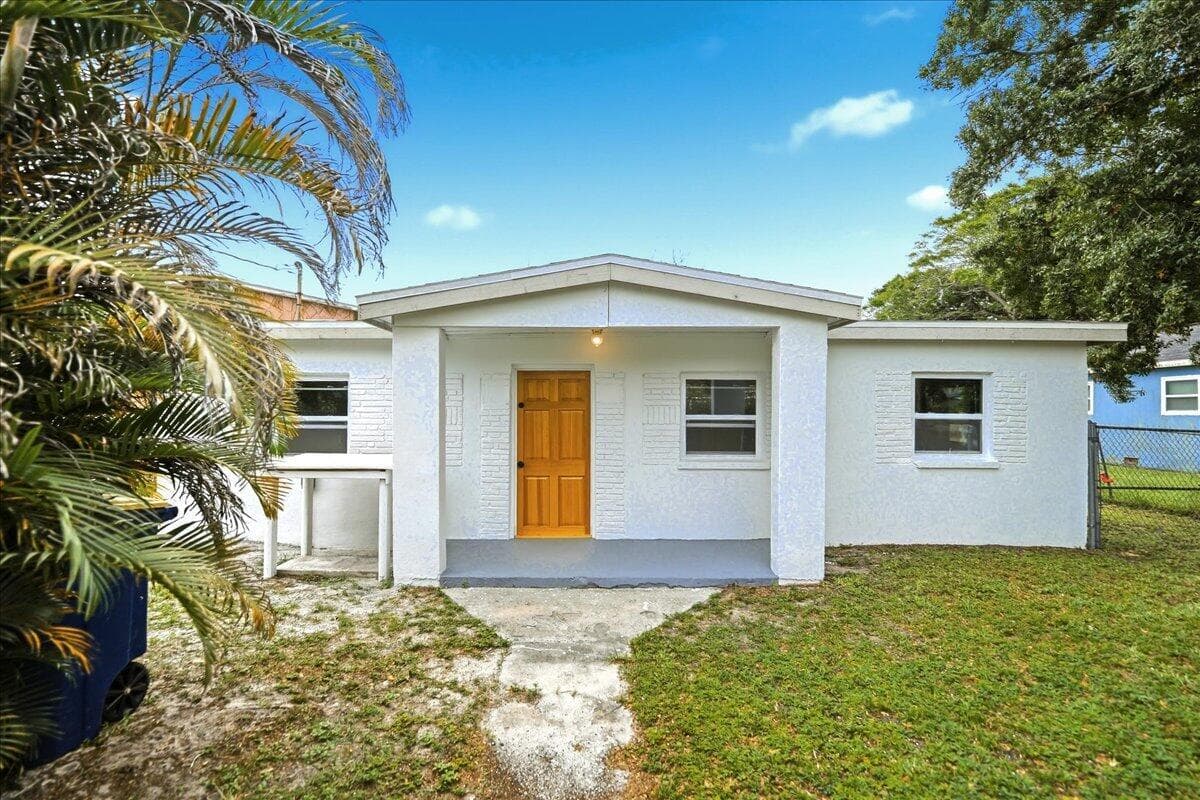 1110 N 22nd Street, Fort Pierce, FL 34950 — photo 3 of 48