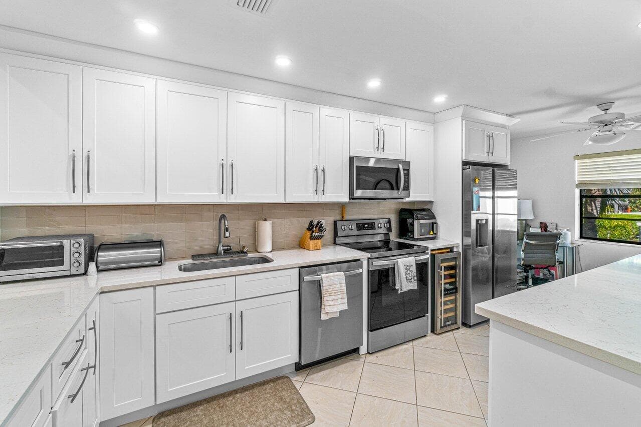 61 Eastgate Drive D, Boynton Beach, FL 33436 — photo 9 of 20