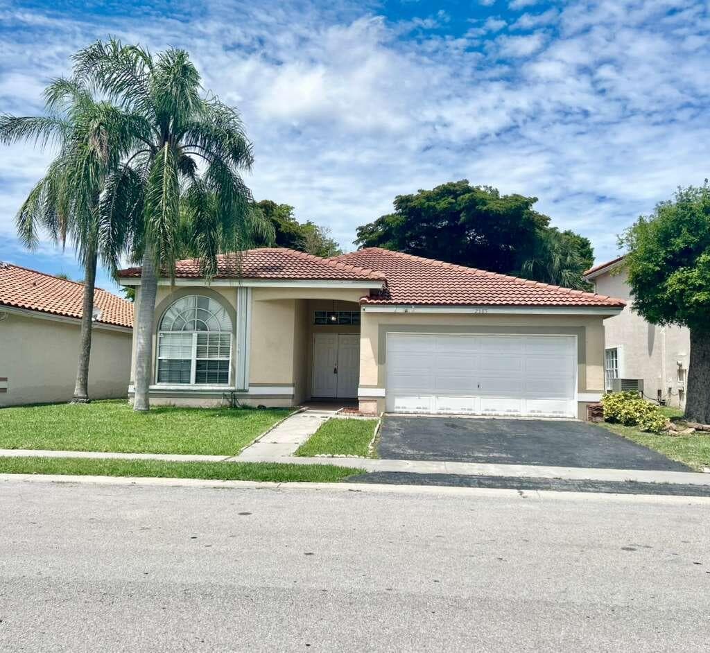 2585 NW 79th Avenue, Margate, FL 33063 — photo 1 of 31