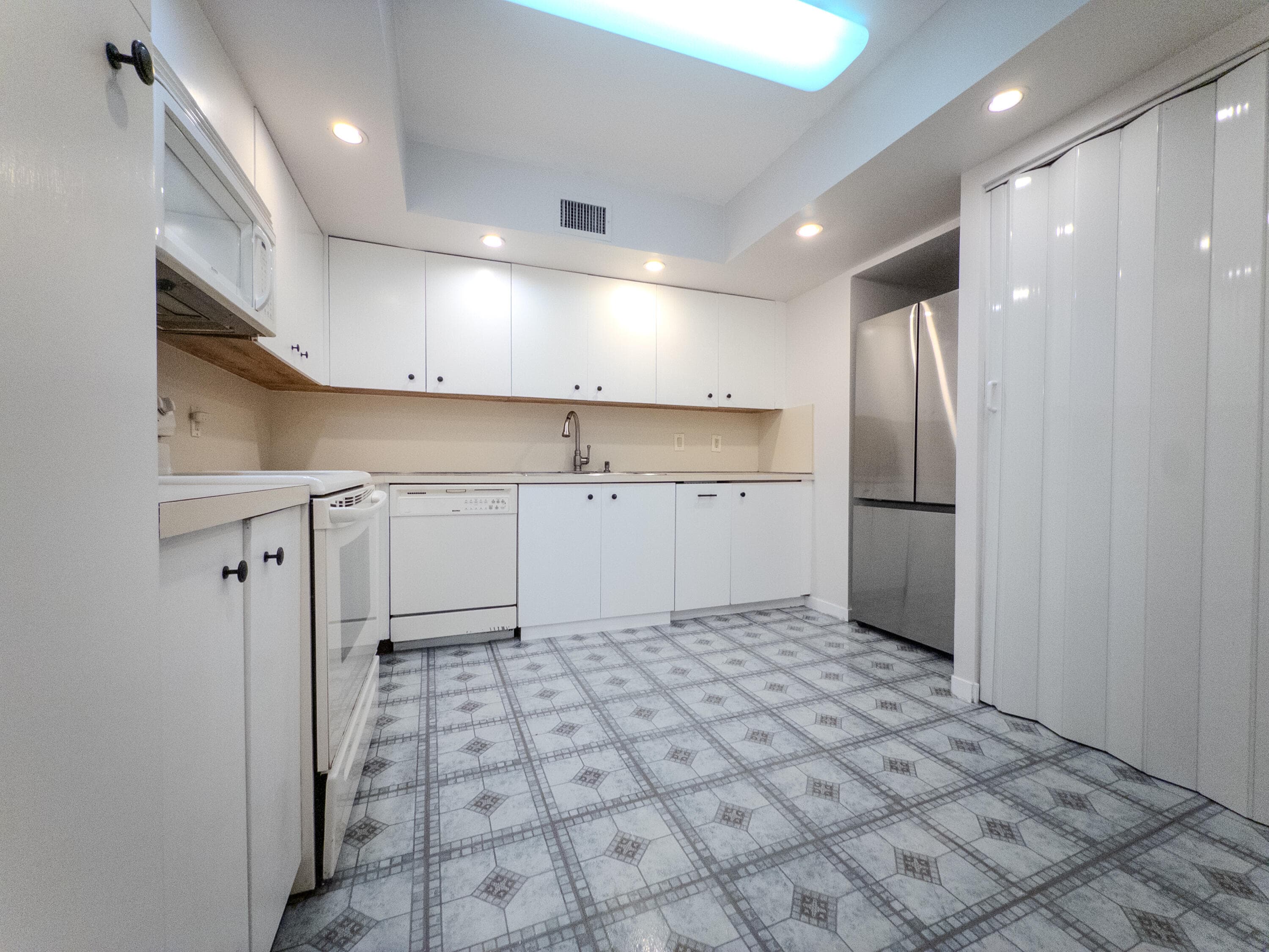 2800 N 46th A502, Hollywood, FL 33021 — photo 10 of 26