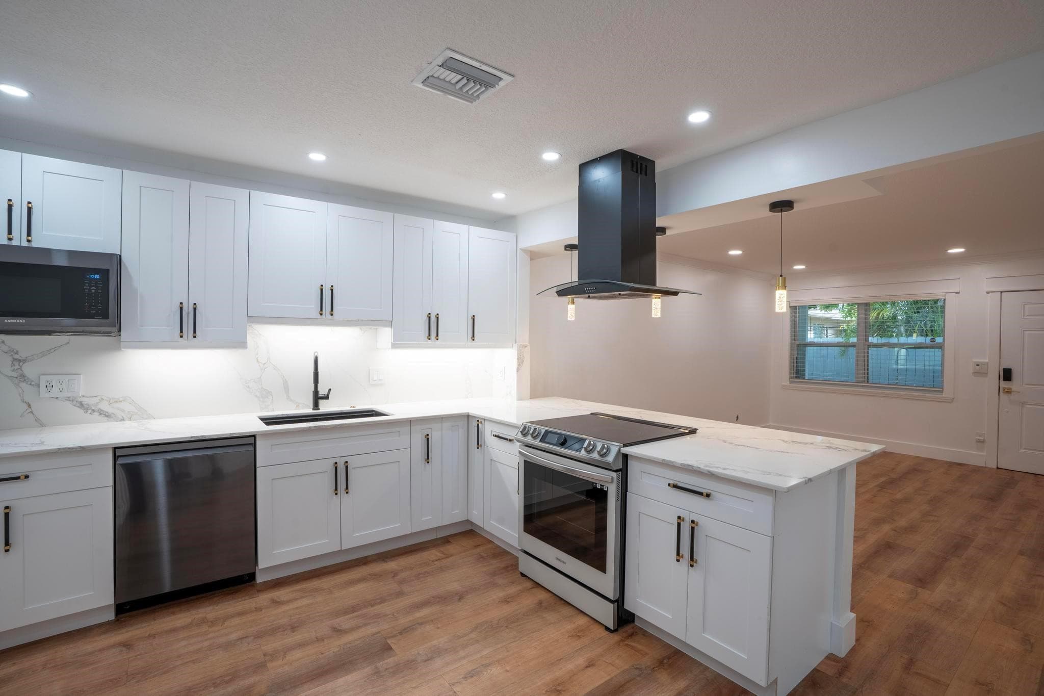 3468 NE 17th Avenue 2, Oakland Park, FL 33334 — photo 3 of 15