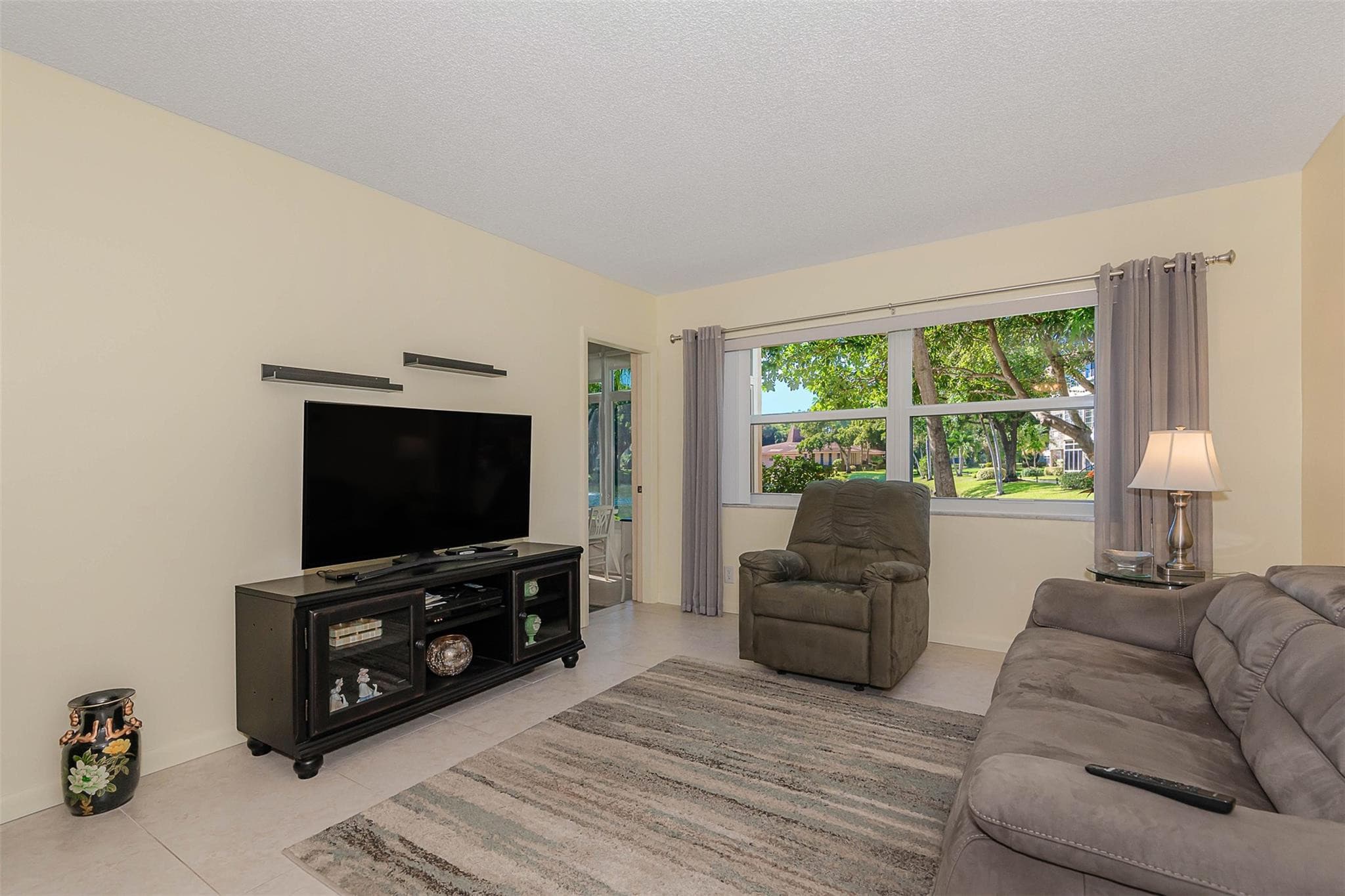 3431 NW 50th Avenue 104, Lauderdale Lakes, FL 33319 — photo 15 of 34