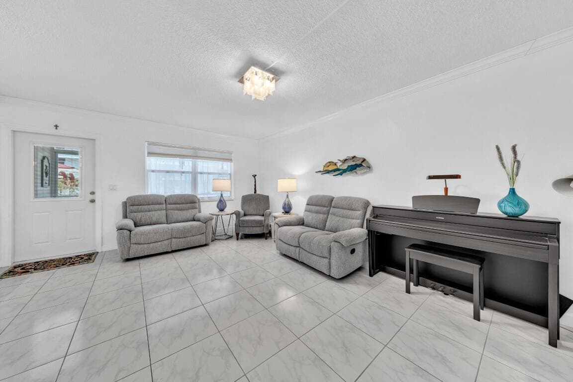 580 Egret Drive 121, Hallandale Beach, FL 33009 — photo 1 of 42
