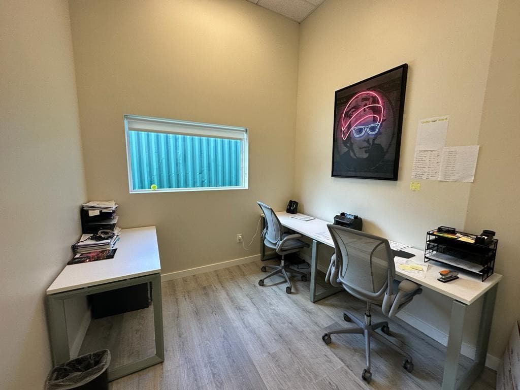 425 NW 10th Terrace, Hallandale Beach, FL — photo 8 of 36