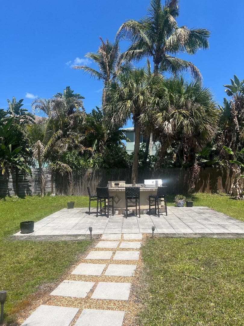 462 Granada Street B, Fort Pierce, FL 34949 — photo 2 of 3