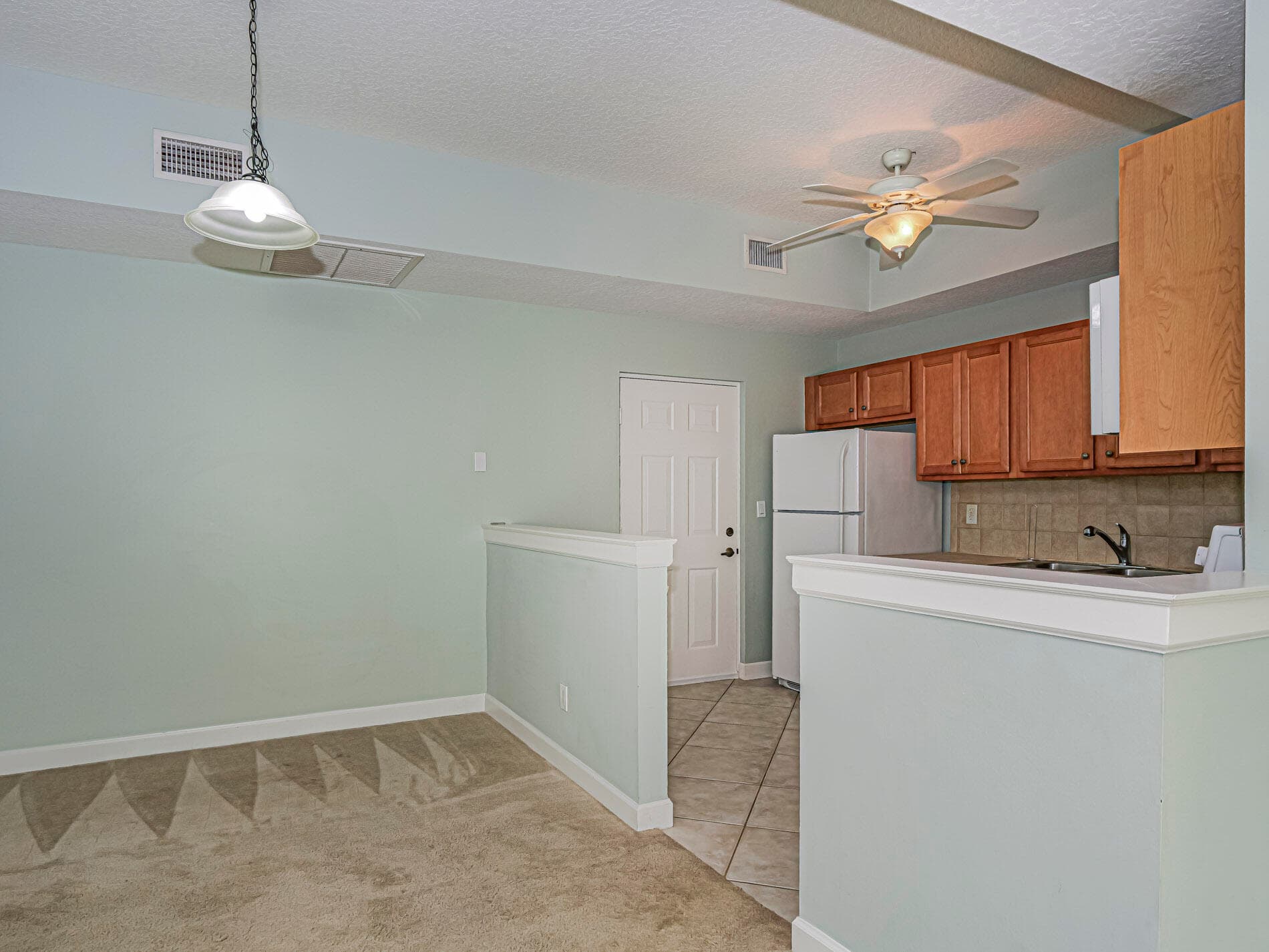 524 7th Square 101, Vero Beach, FL 32962 — photo 7 of 33