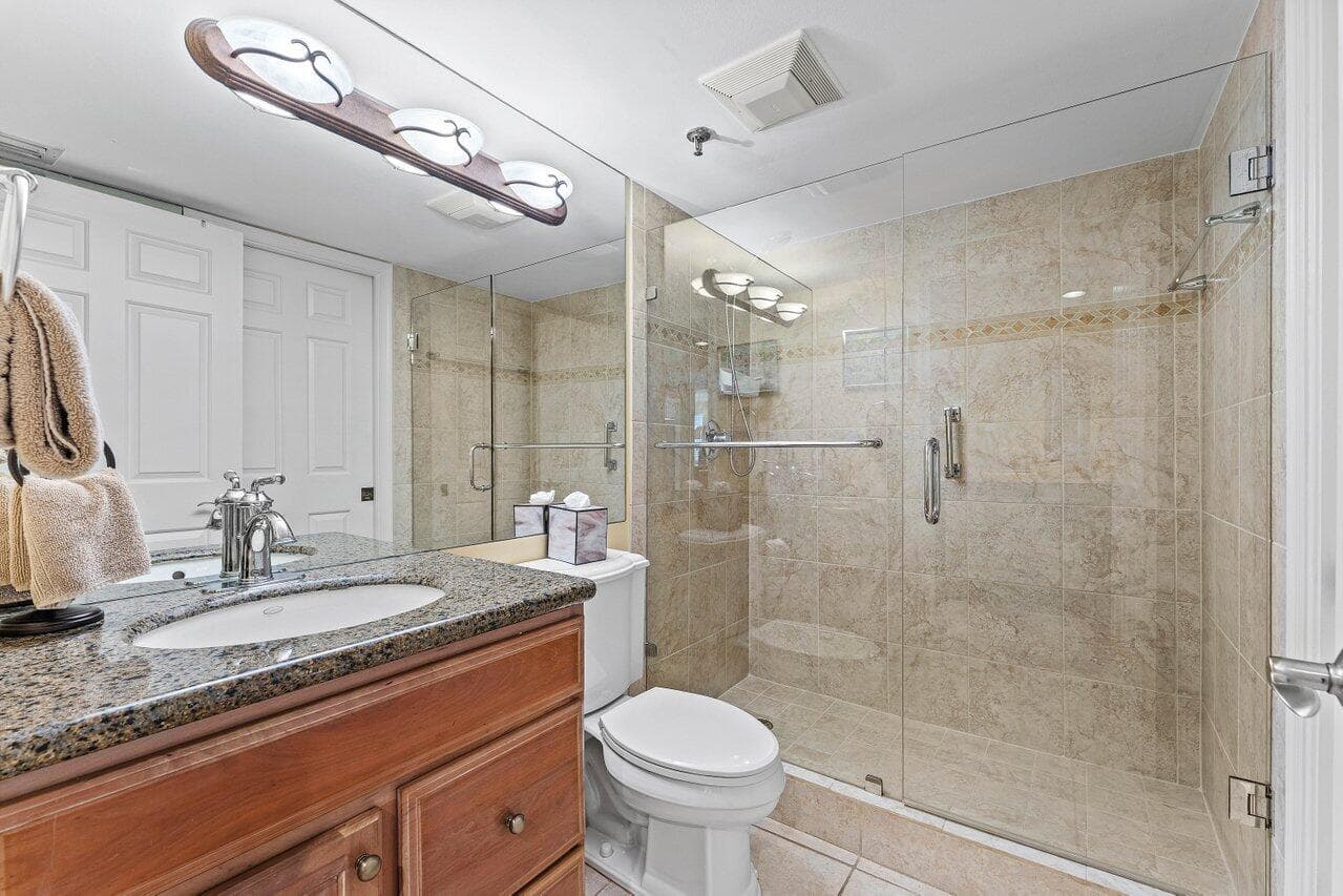 372 Golfview Road 101, North Palm Beach, FL 33408 — photo 24 of 32