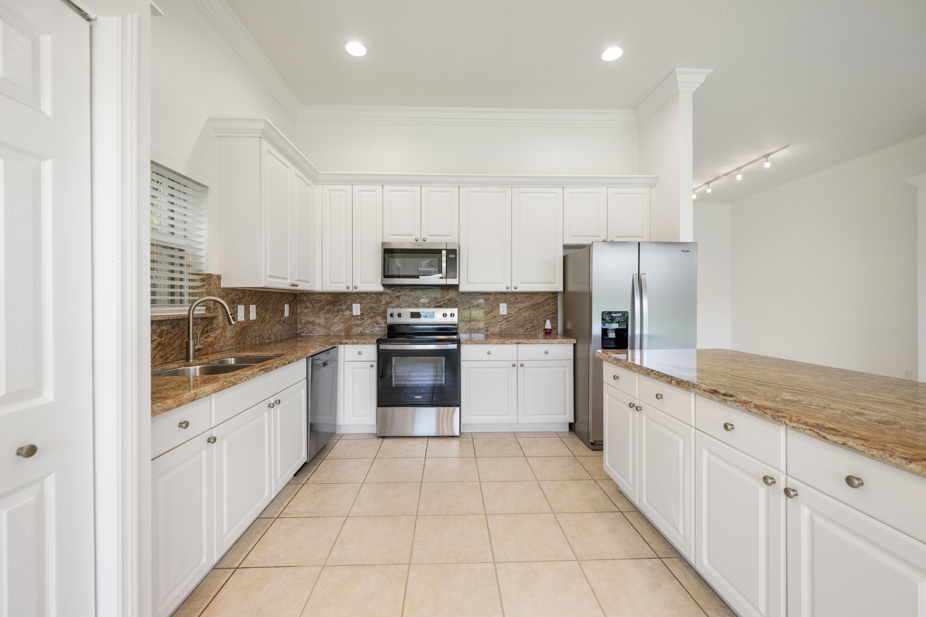 13850 Vía Vittoria, Delray Beach, FL 33446 — photo 5 of 19