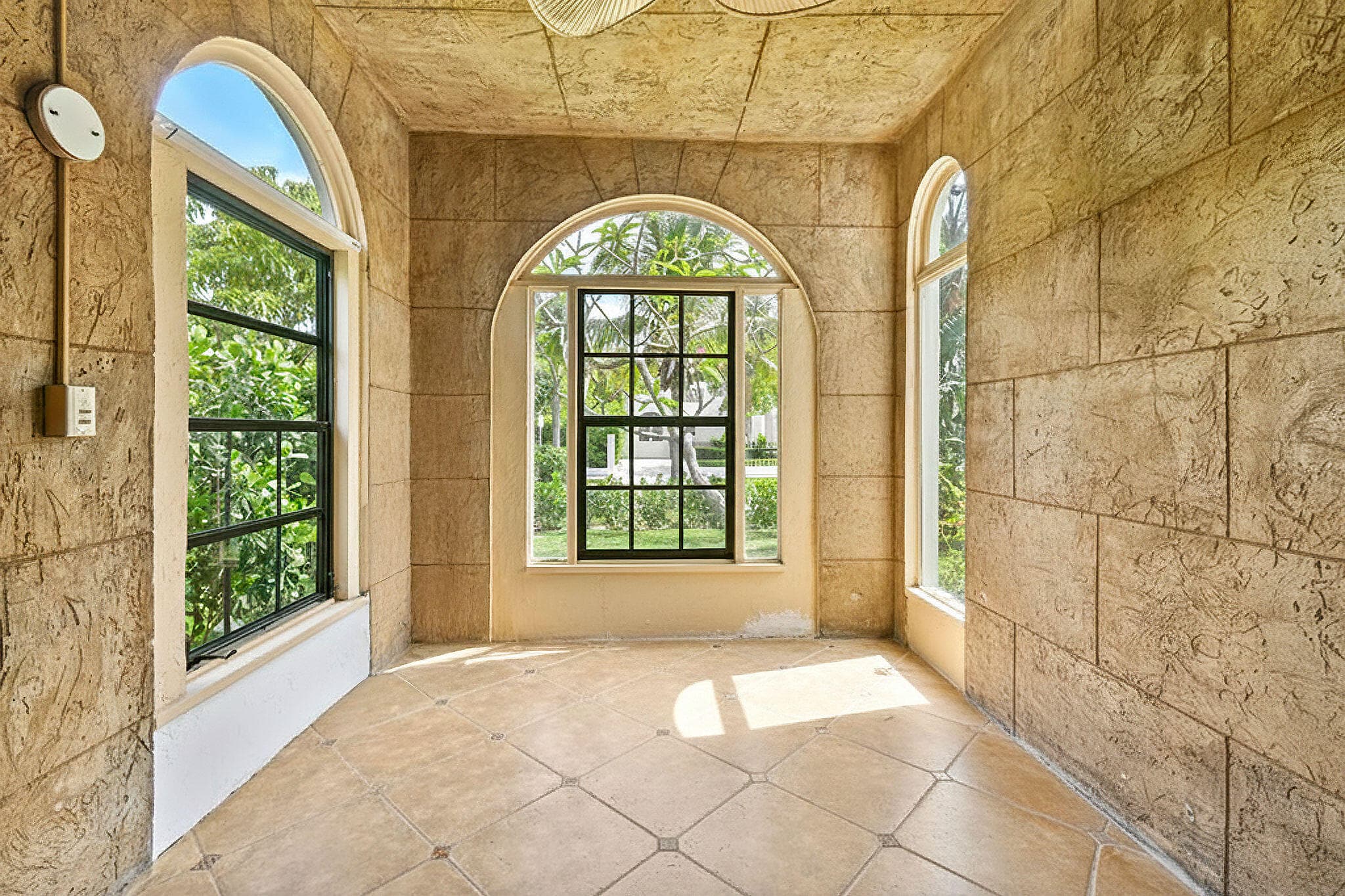 2118 Florida Avenue, West Palm Beach, FL 33401 — photo 11 of 34