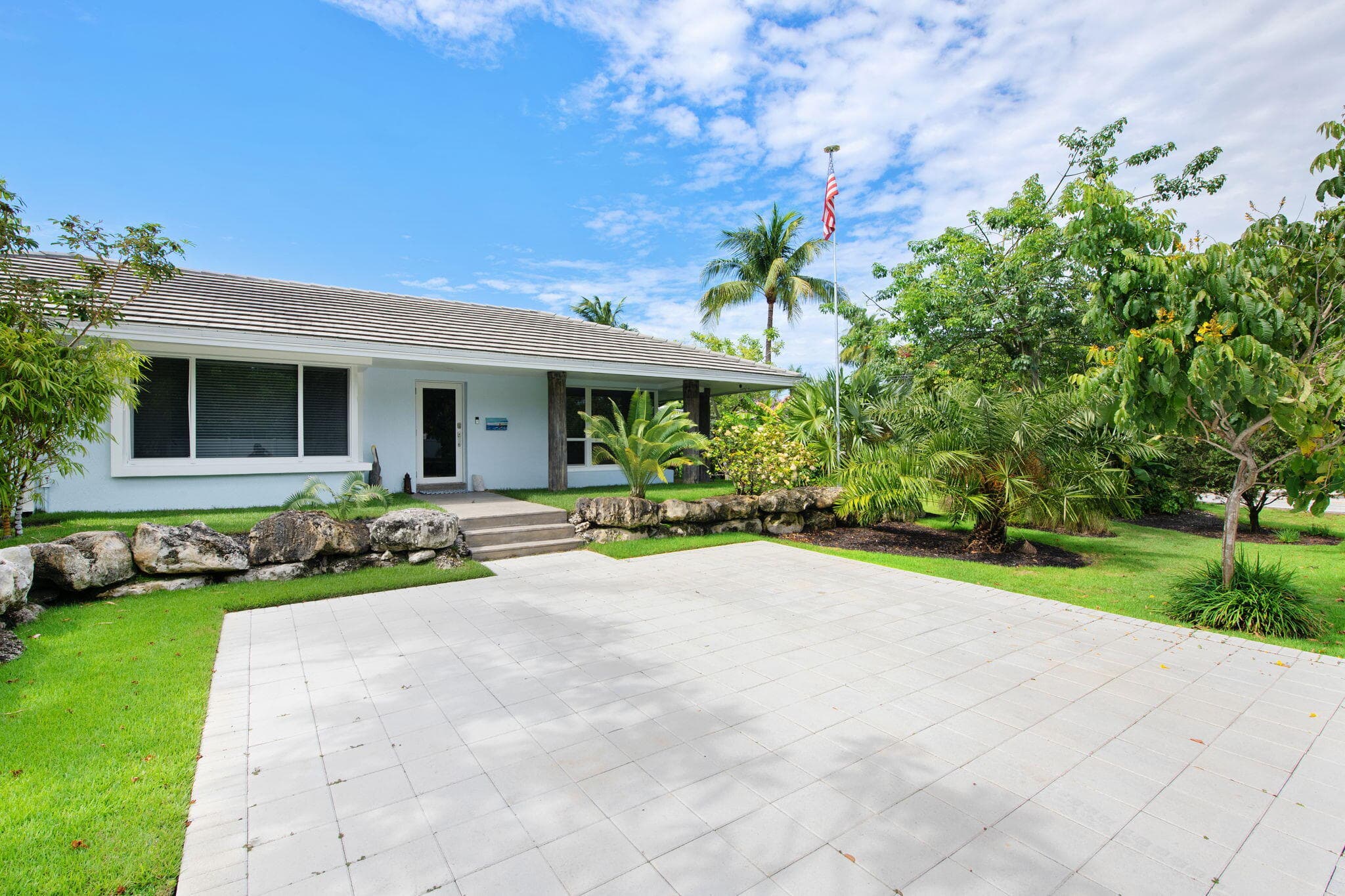 2417 SE 19th Place, Fort Lauderdale, FL 33316 — photo 3 of 27