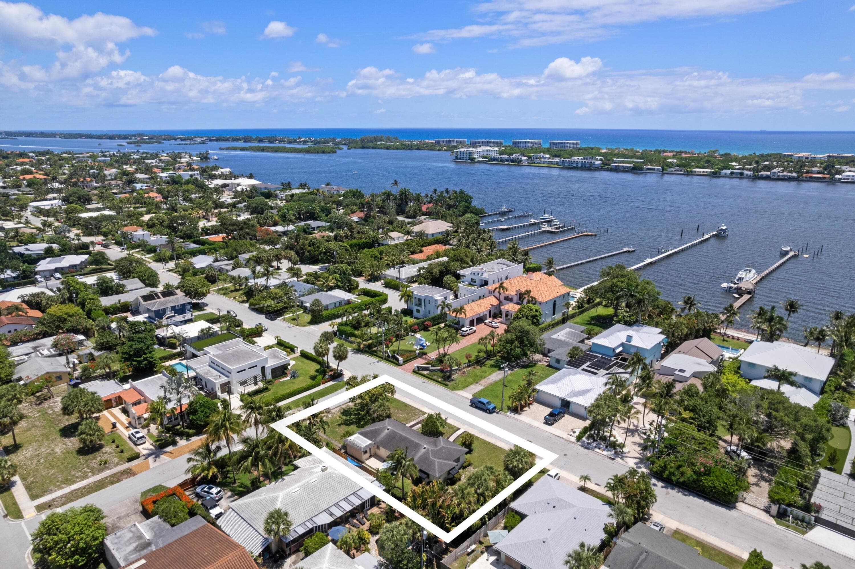 1725 N Lakeside Drive, Lake Worth Beach, FL 33460 — photo 4 of 28