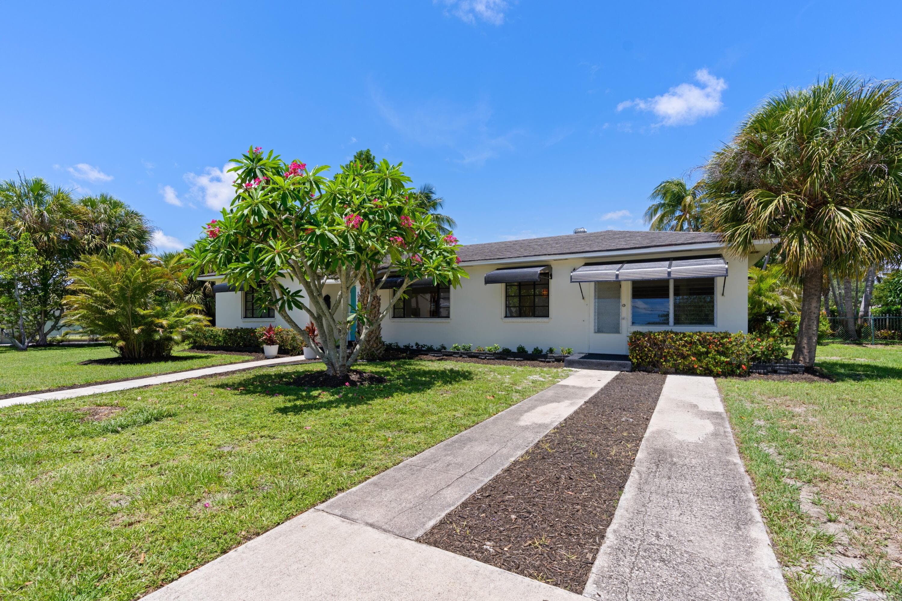 1725 N Lakeside Drive, Lake Worth Beach, FL 33460 — photo 6 of 28