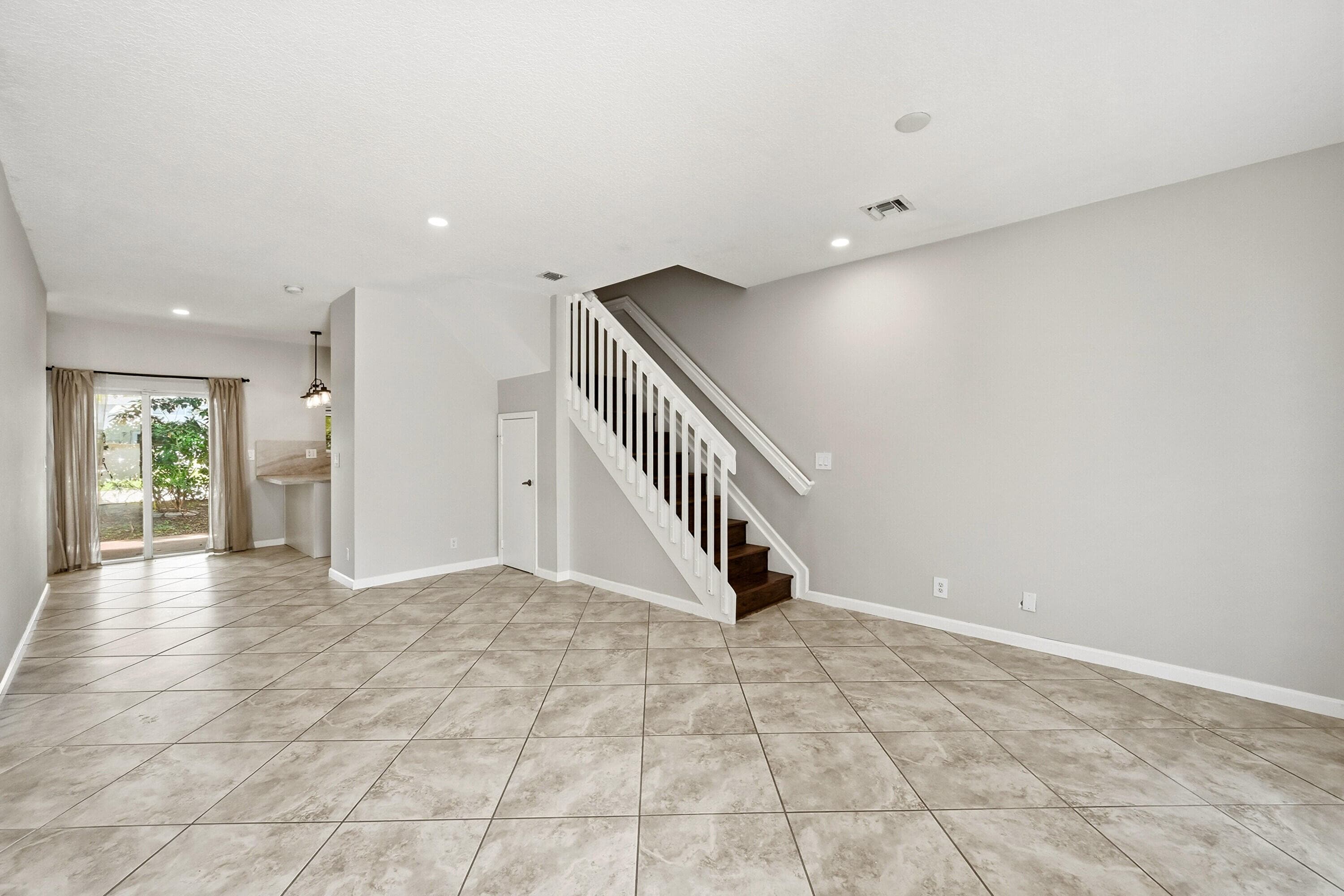 8464 Lagos De Campo Boulevard, Tamarac, FL 33321 — photo 10 of 43