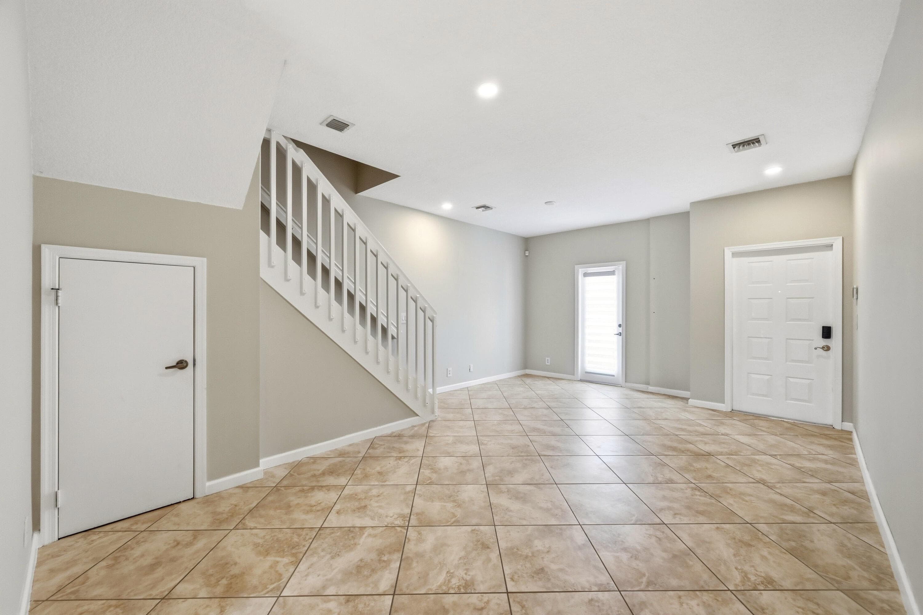 8464 Lagos De Campo Boulevard, Tamarac, FL 33321 — photo 11 of 43