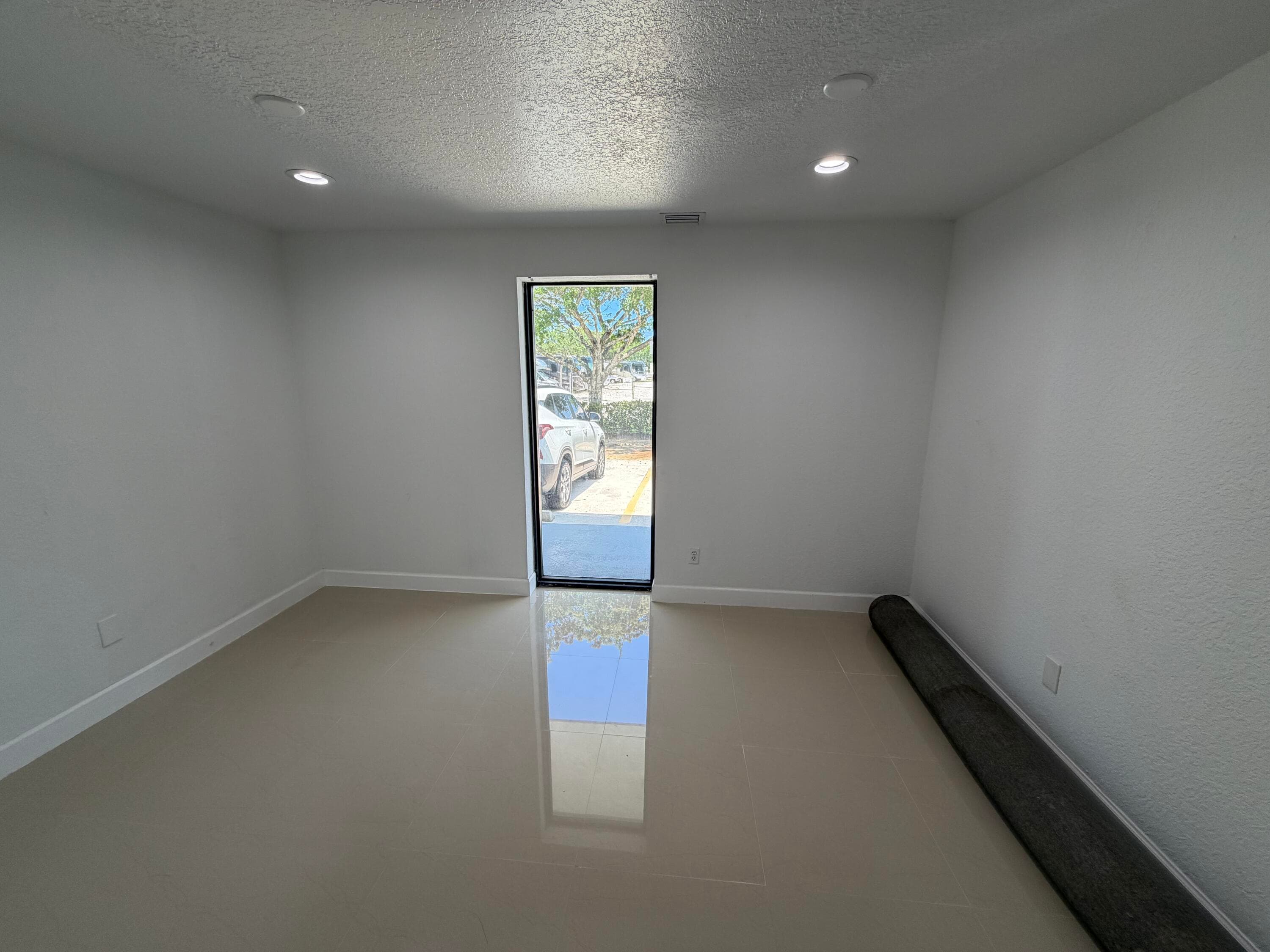 500 Commerce Way Way W 6-7, Jupiter, FL 33458 — photo 3 of 8