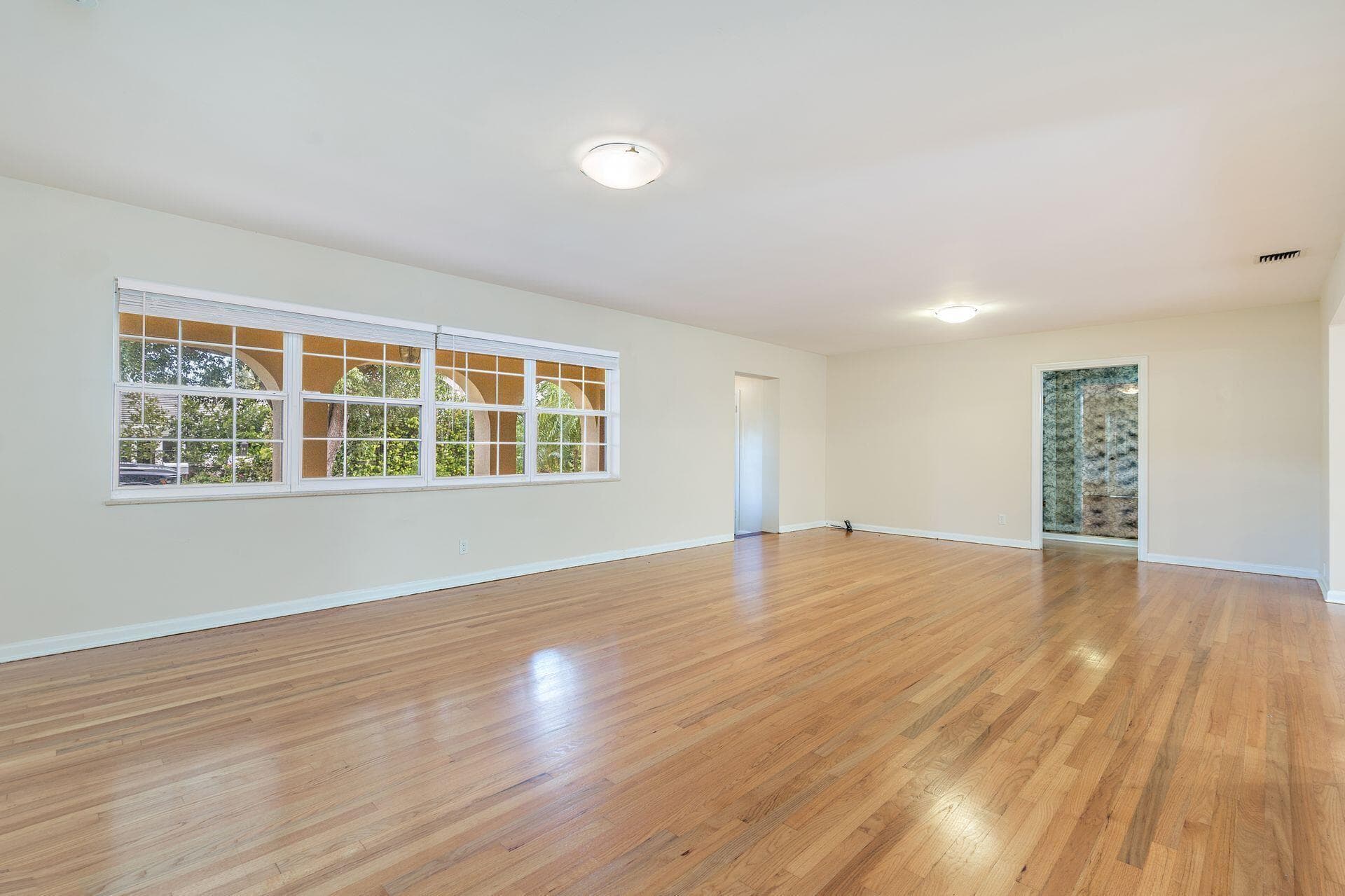118 Linda Lane, West Palm Beach, FL 33405 — photo 4 of 17
