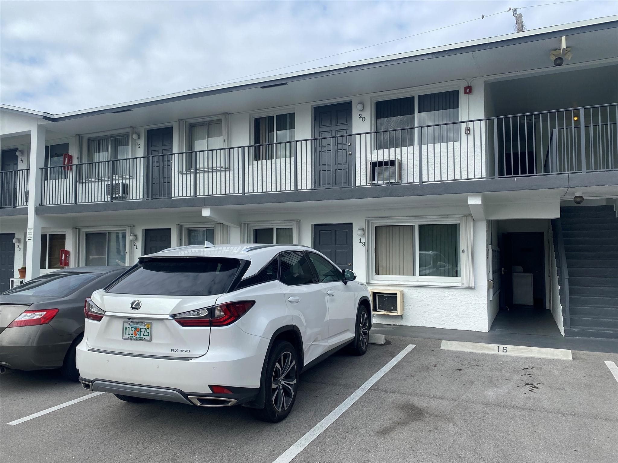 1812 E Oakland Park Boulevard 19, Oakland Park, FL 33306 — photo 1 of 7