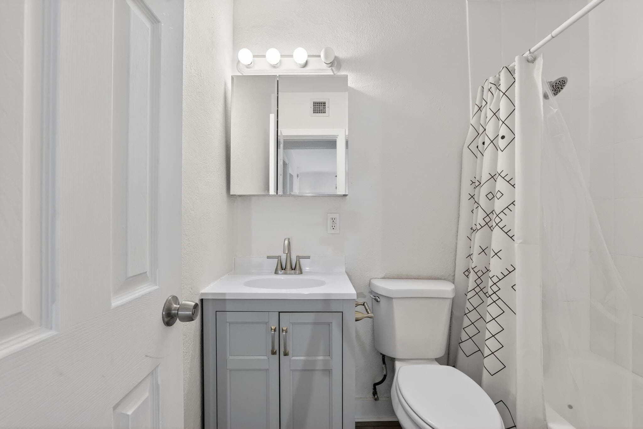 2741 NE 8th Avenue 15, Wilton Manors, FL 33334 — photo 11 of 28