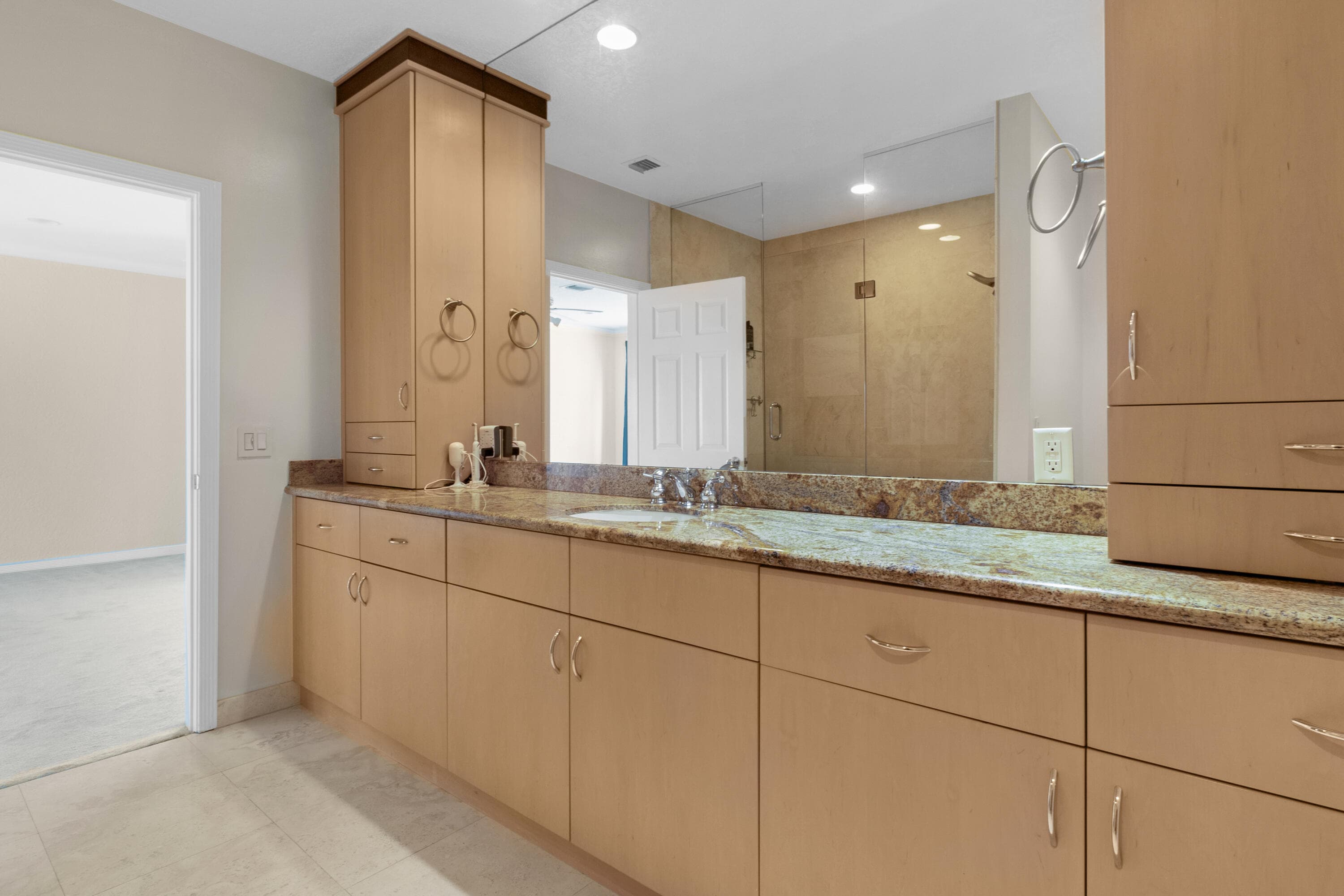 4517 NE 21st Avenue 4, Fort Lauderdale, FL 33308 — photo 17 of 38