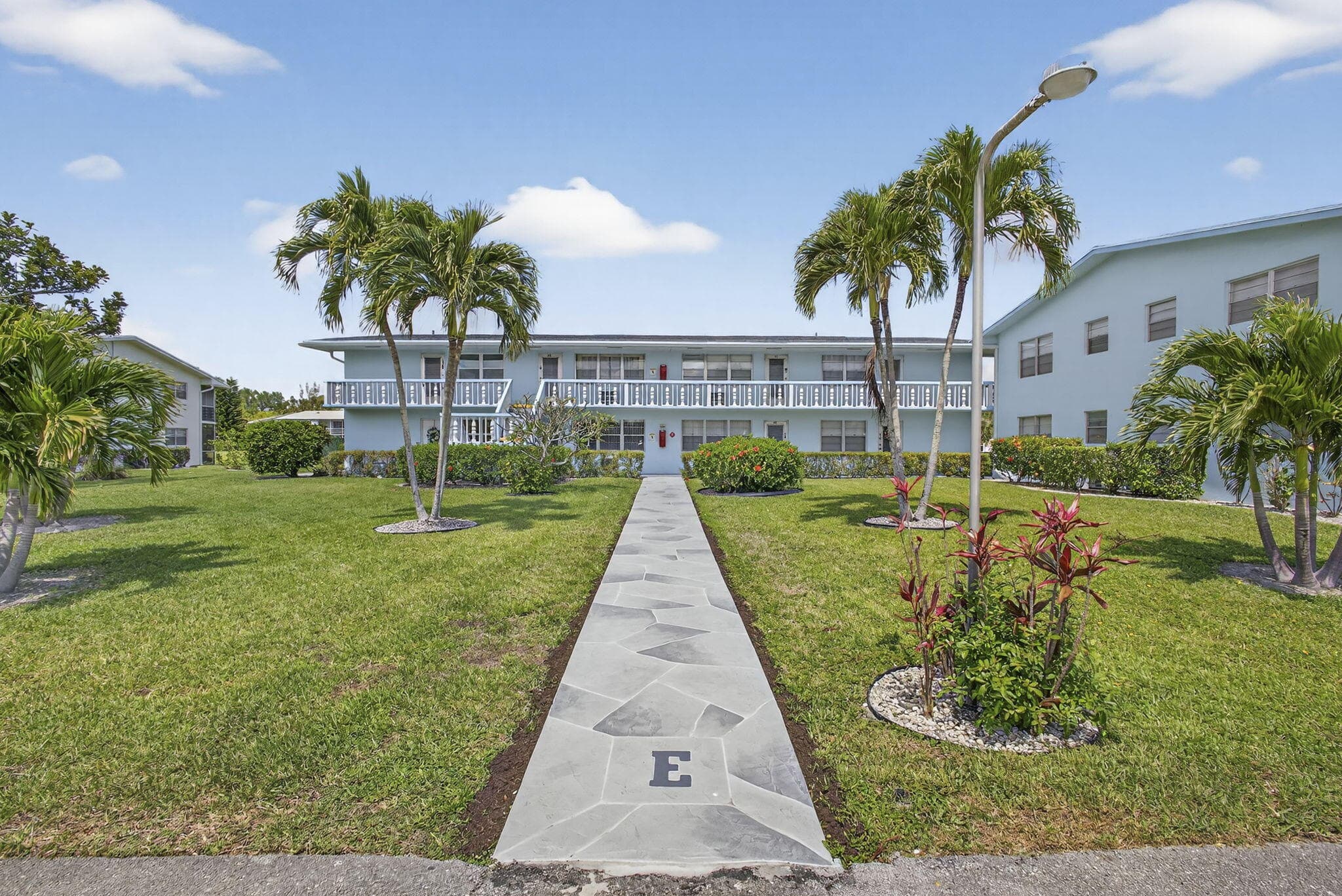 106 E Camden E, West Palm Beach, FL 33417 — photo 2 of 54