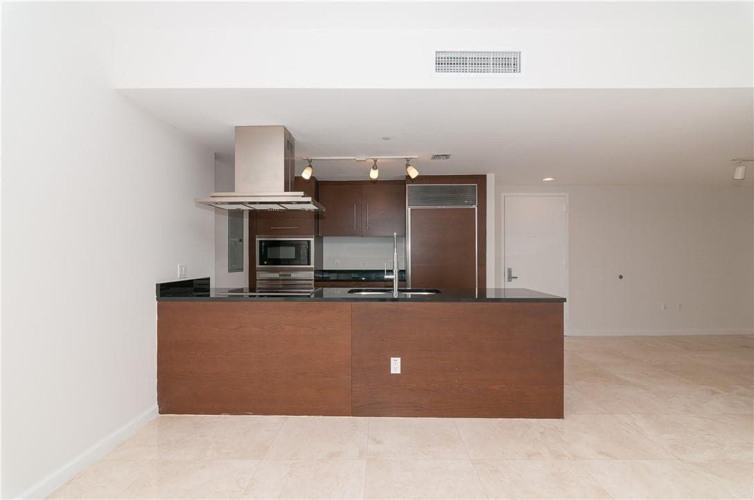465 Brickell Avenue Bay 419, Miami, FL 33131 — photo 12 of 58