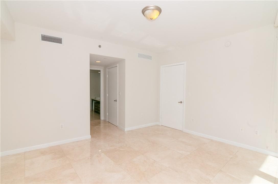 465 Brickell Avenue Bay 419, Miami, FL 33131 — photo 18 of 58