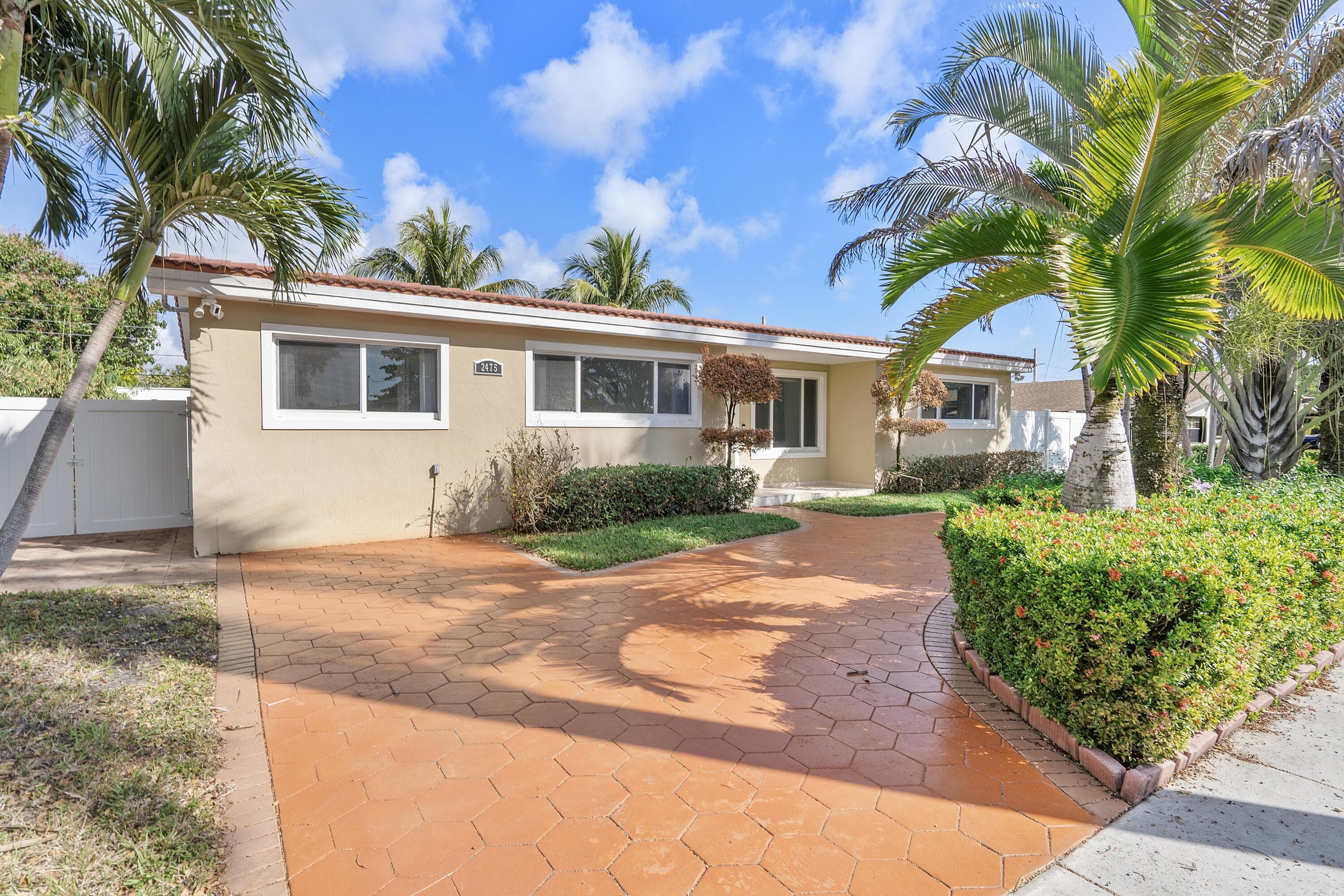 2475 NE 214th Street, Aventura, FL 33180 — photo 3 of 25