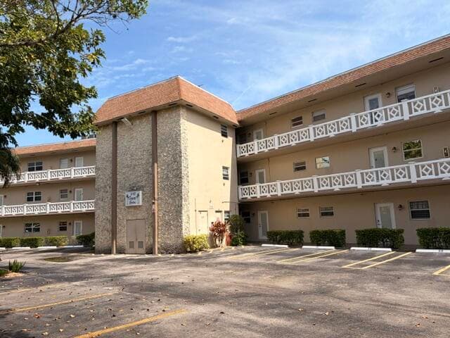 5103 NW 35th Street 401, Lauderdale Lakes, FL 33319 — photo 3 of 70
