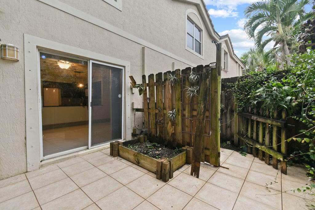 952 Summit Lake Drive, West Palm Beach, FL 33406 — photo 34 of 37