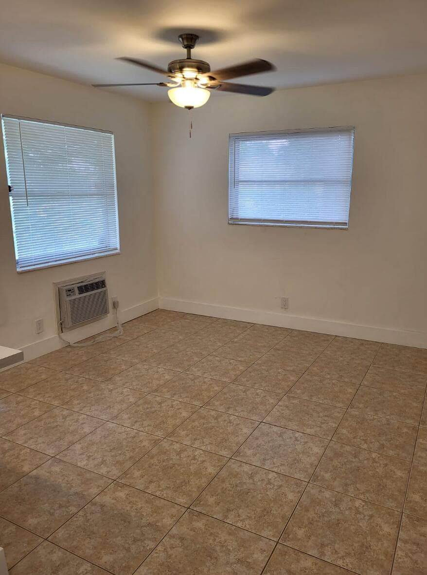 317 N 61st Terrace 1, Hollywood, FL 33024 — photo 4 of 8