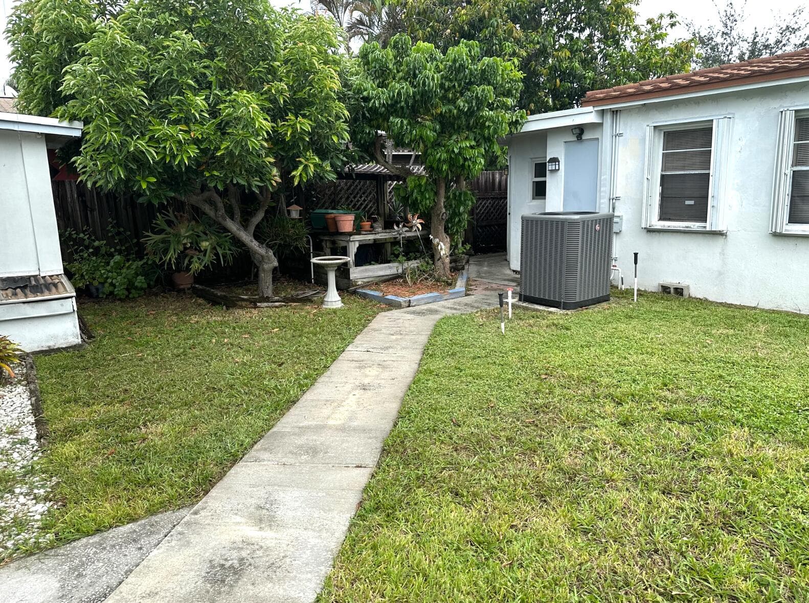 31 SW 10th Street 3, Dania Beach, FL 33004 — photo 2 of 10